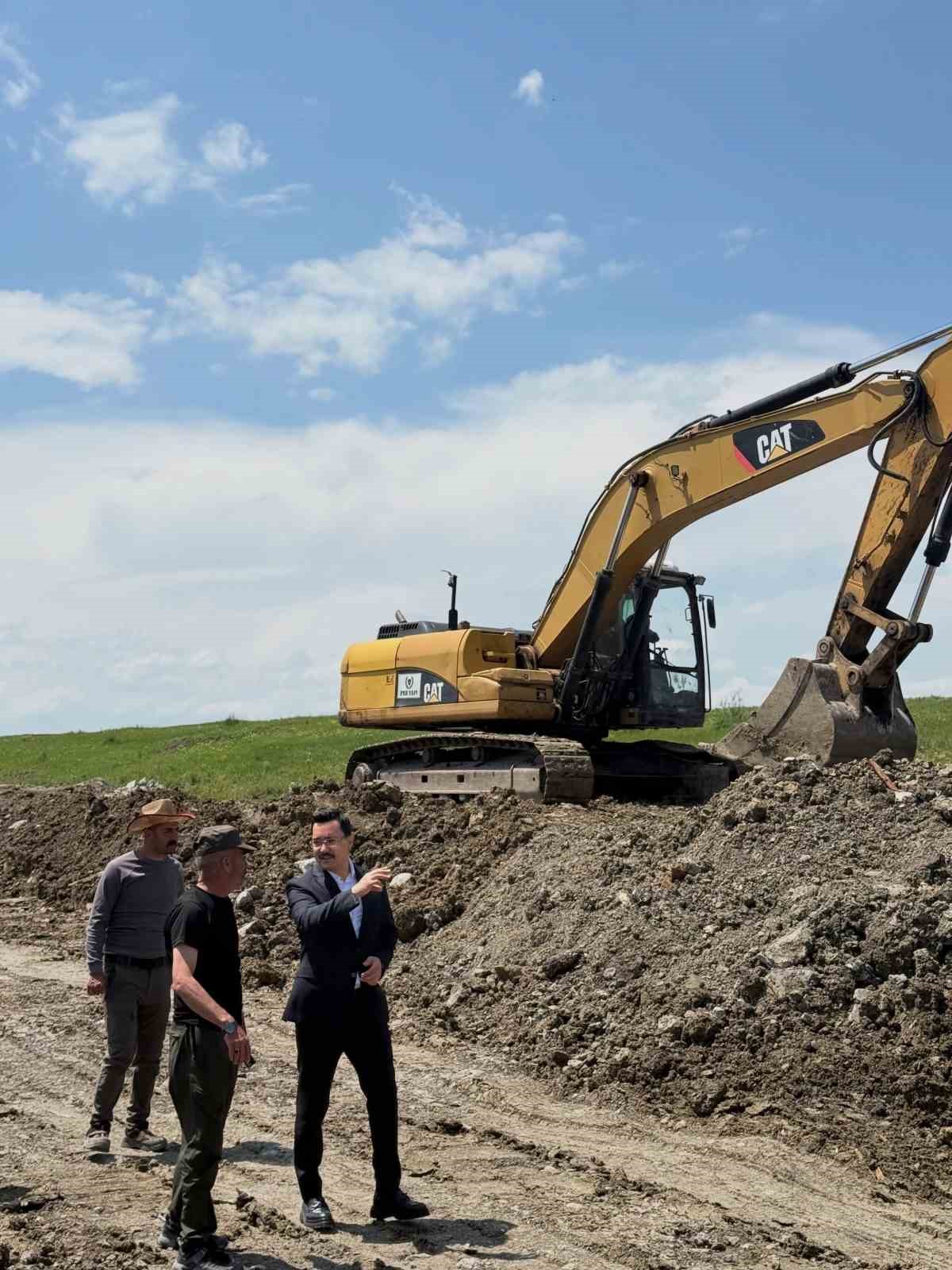 Kaymakam Demirtaş demiryolu şantiyesinde incelemelerde bulundu