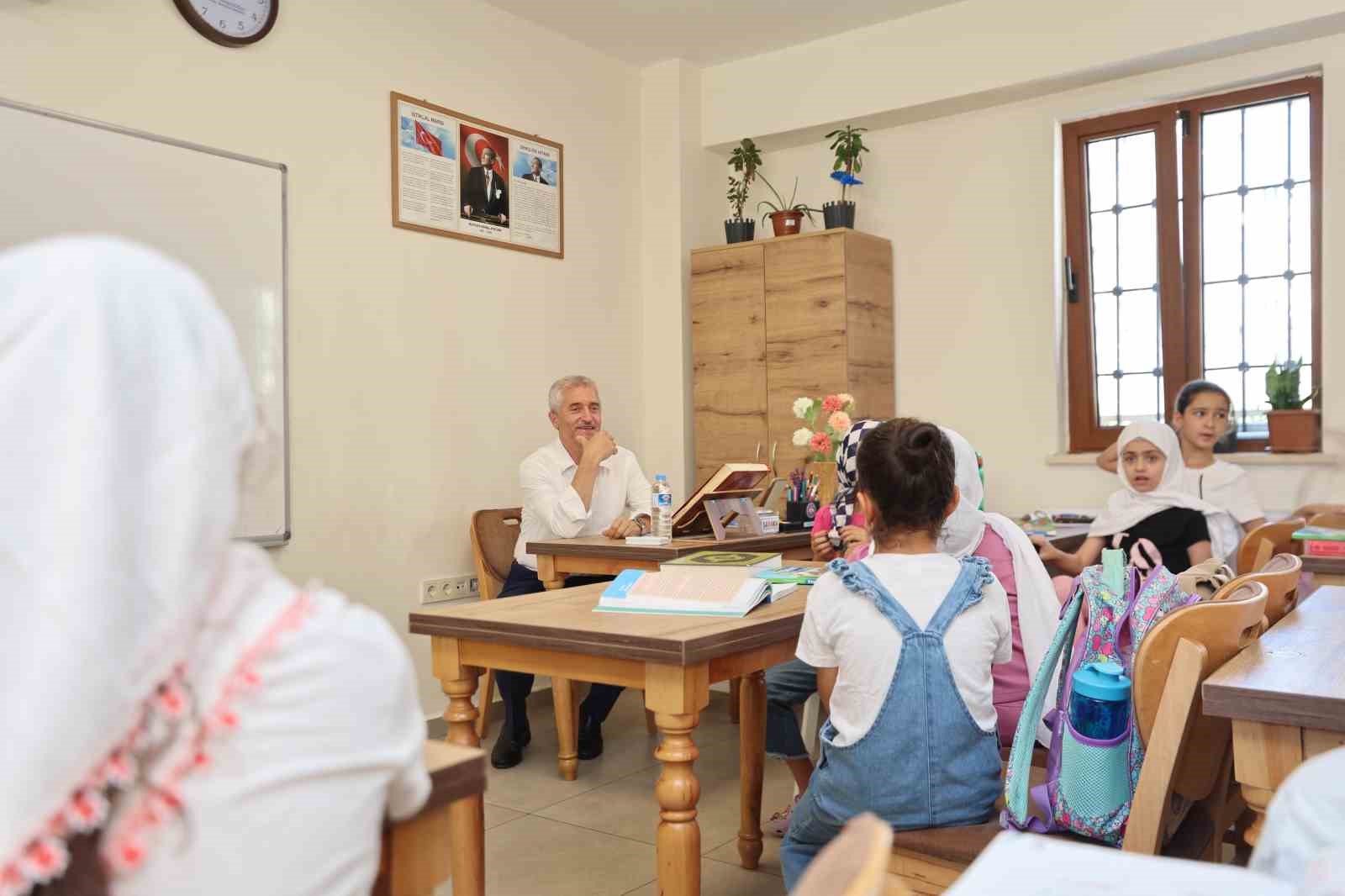 Şahinbey Millet Camii’nde çocuklar hem eğleniyor hem de Kur’an-ı Kerim öğreniyor