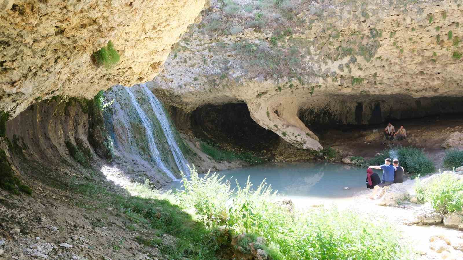 Karaman’da Akpınar Şelalesi yeniden akmaya başladı