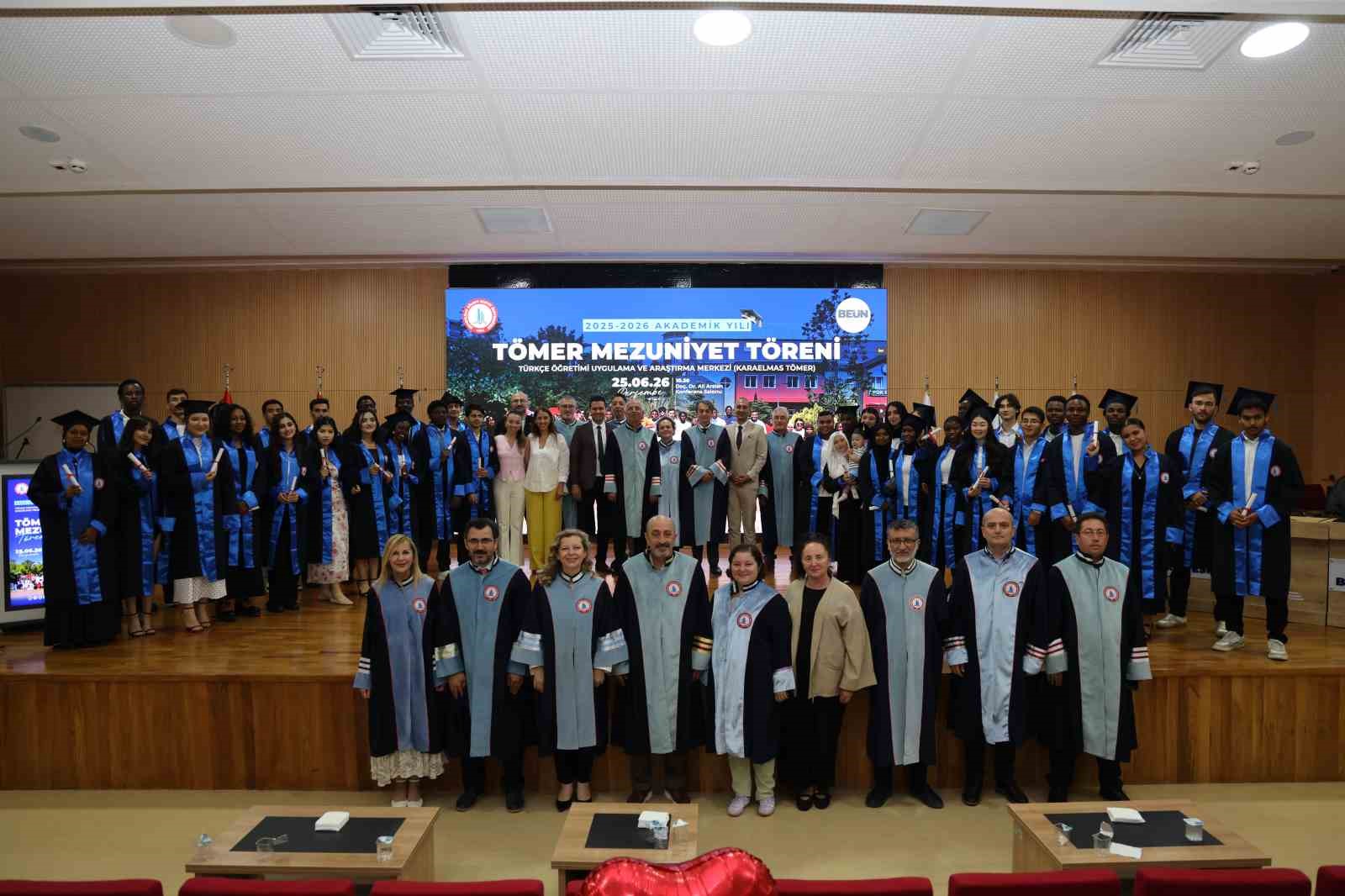 Karaelmas T&Ouml;MER&rsquo;de mezuniyet coşkusu: Uluslararası &ouml;ğrenciler y&uuml;ksek&ouml;ğretim yolculuklarına uğurlandı