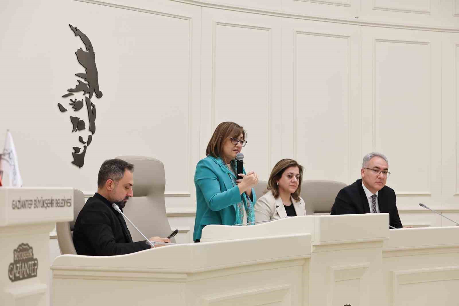 Başkan Şahin, belediyenin başarılı sporcularıyla bir araya geldi