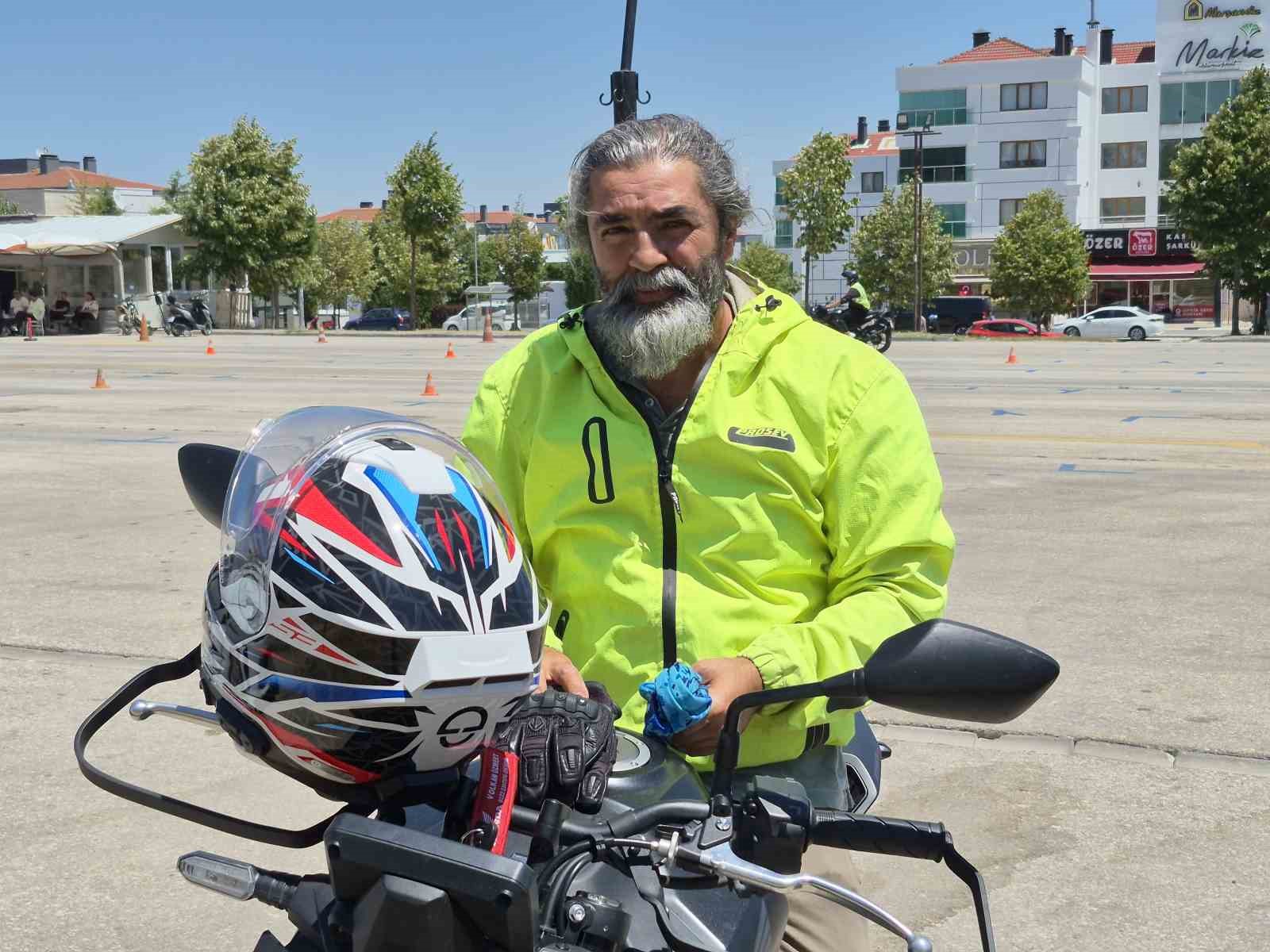 Sıcak hava bahanesiyle koruyucu ekipmanlarını ihmal eden motosiklet s&uuml;r&uuml;c&uuml;lerine &ouml;nemli uyarılar