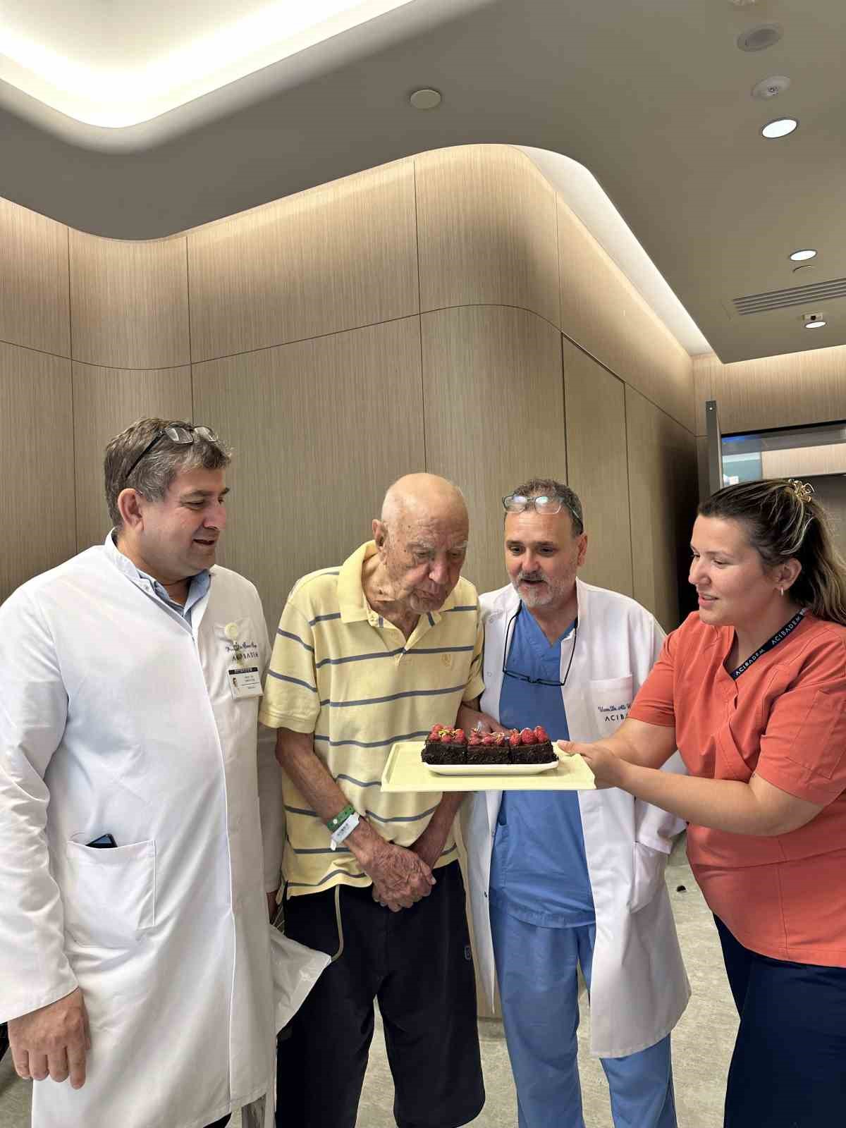 Kalp piliyle 100 yaşında prostat ameliyatı, yeni yaşına sağlıklı başladı