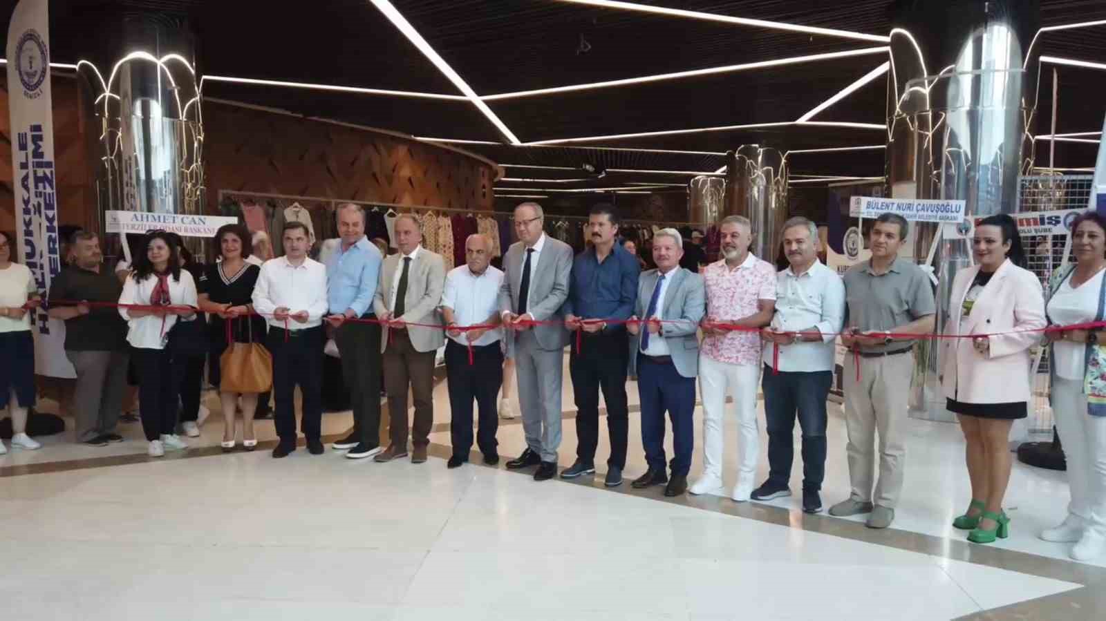 Pamukkale’de el emeği elbiseler görücüye çıktı