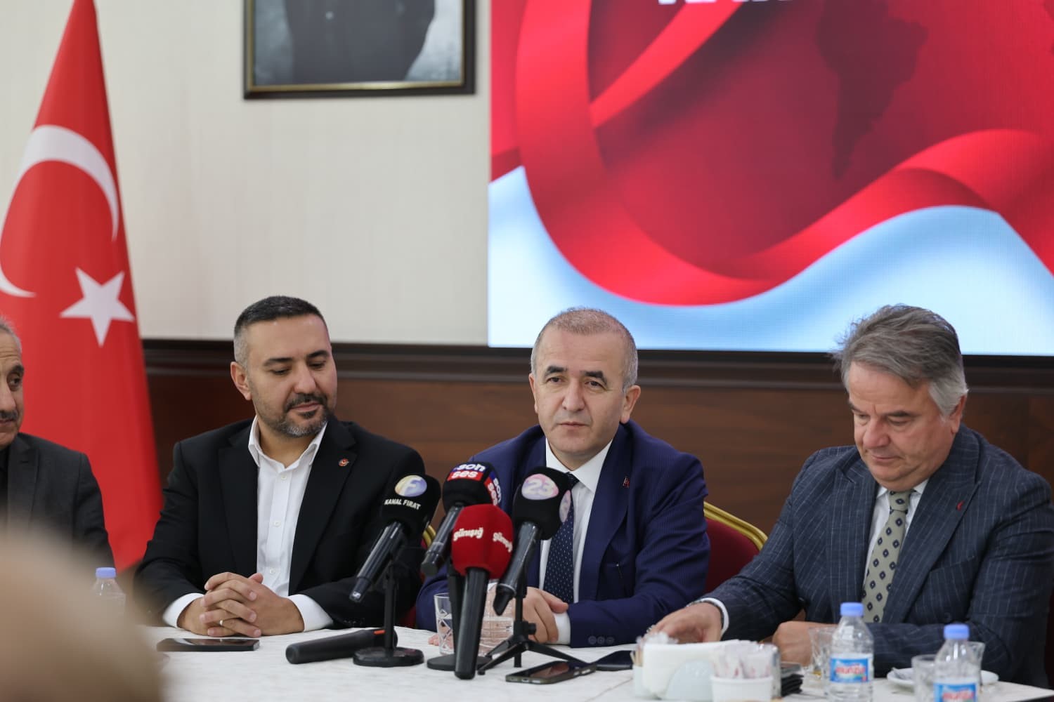 Vali Hatipoğlu gazetecilerle bir araya geldi
