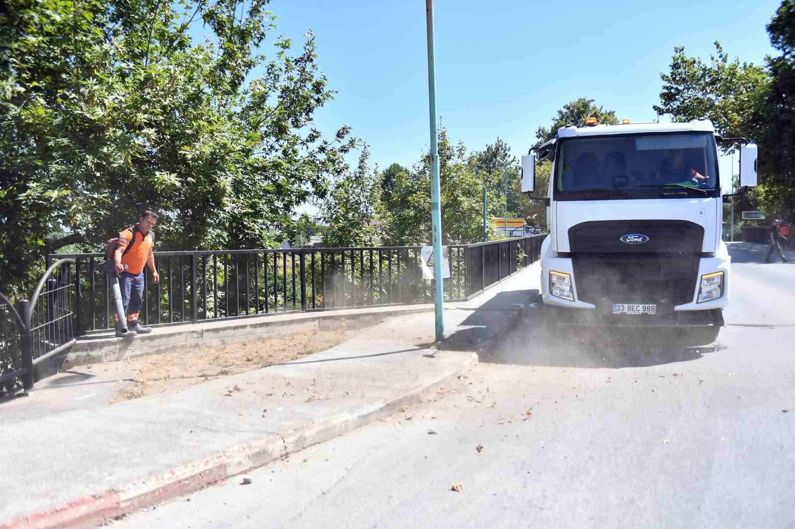Mersin Büyükşehir Belediyesi temiz bir kent için sahada
