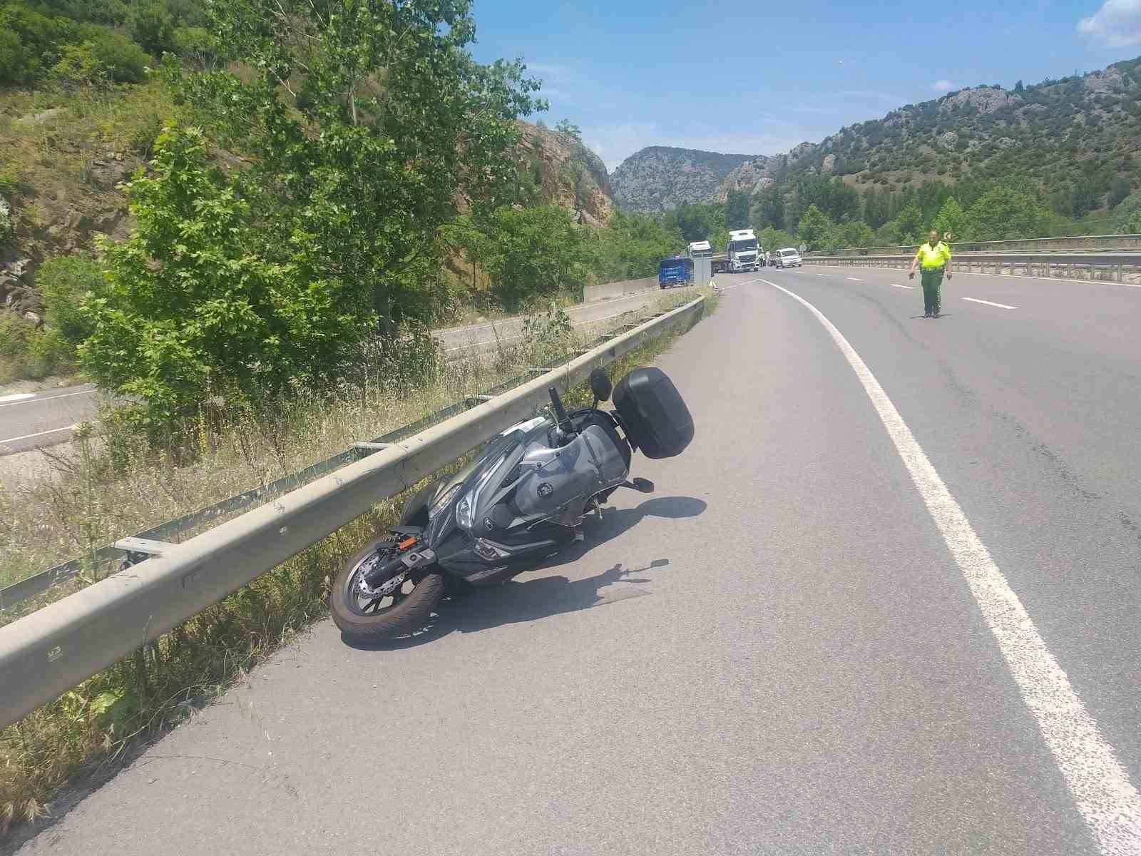Bilecik&rsquo;te motosiklet bariyerlere &ccedil;arptı: 1 &ouml;l&uuml;