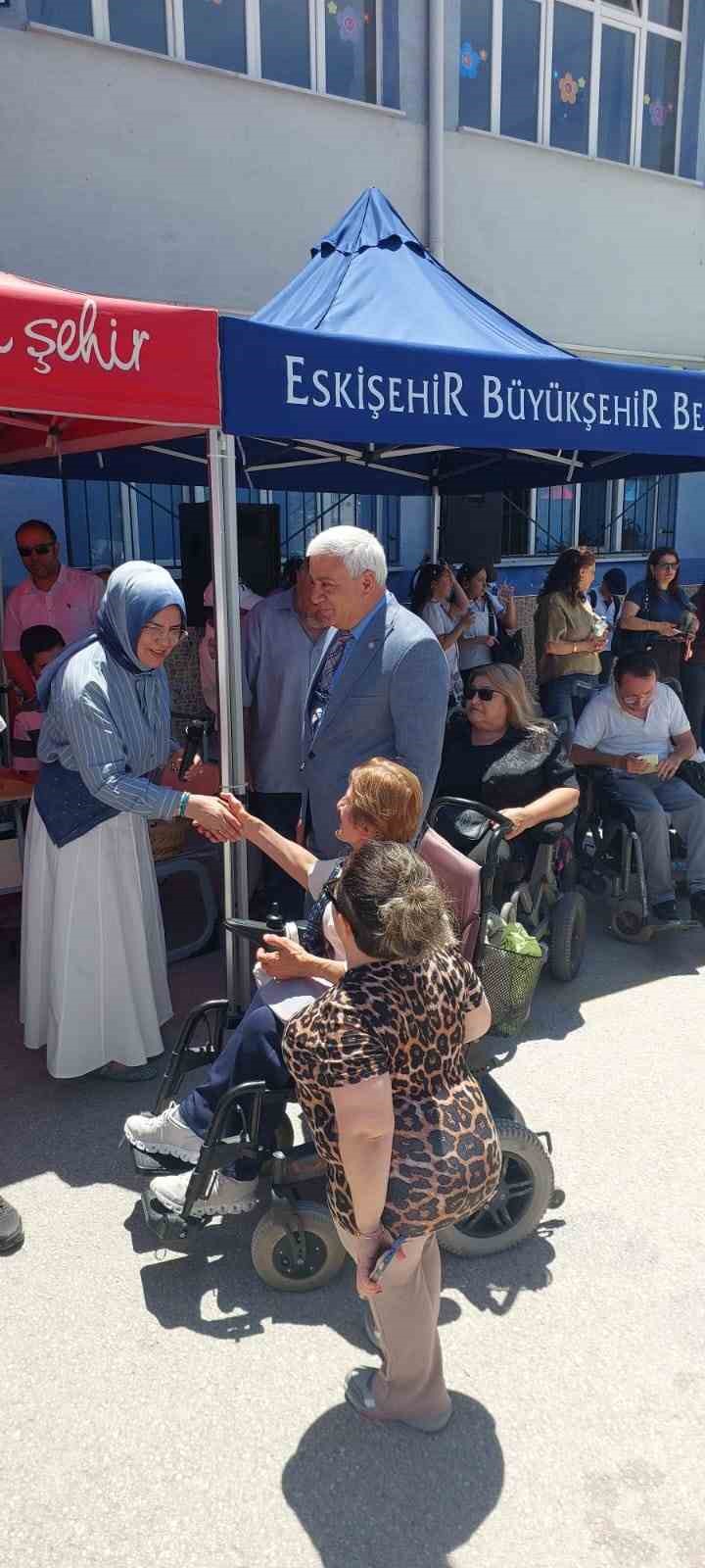 Eskişehir Mehmet Gedik Ortaokulu&rsquo;nda &lsquo;mavi kapaklar&rsquo; umuda d&ouml;n&uuml;şt&uuml;