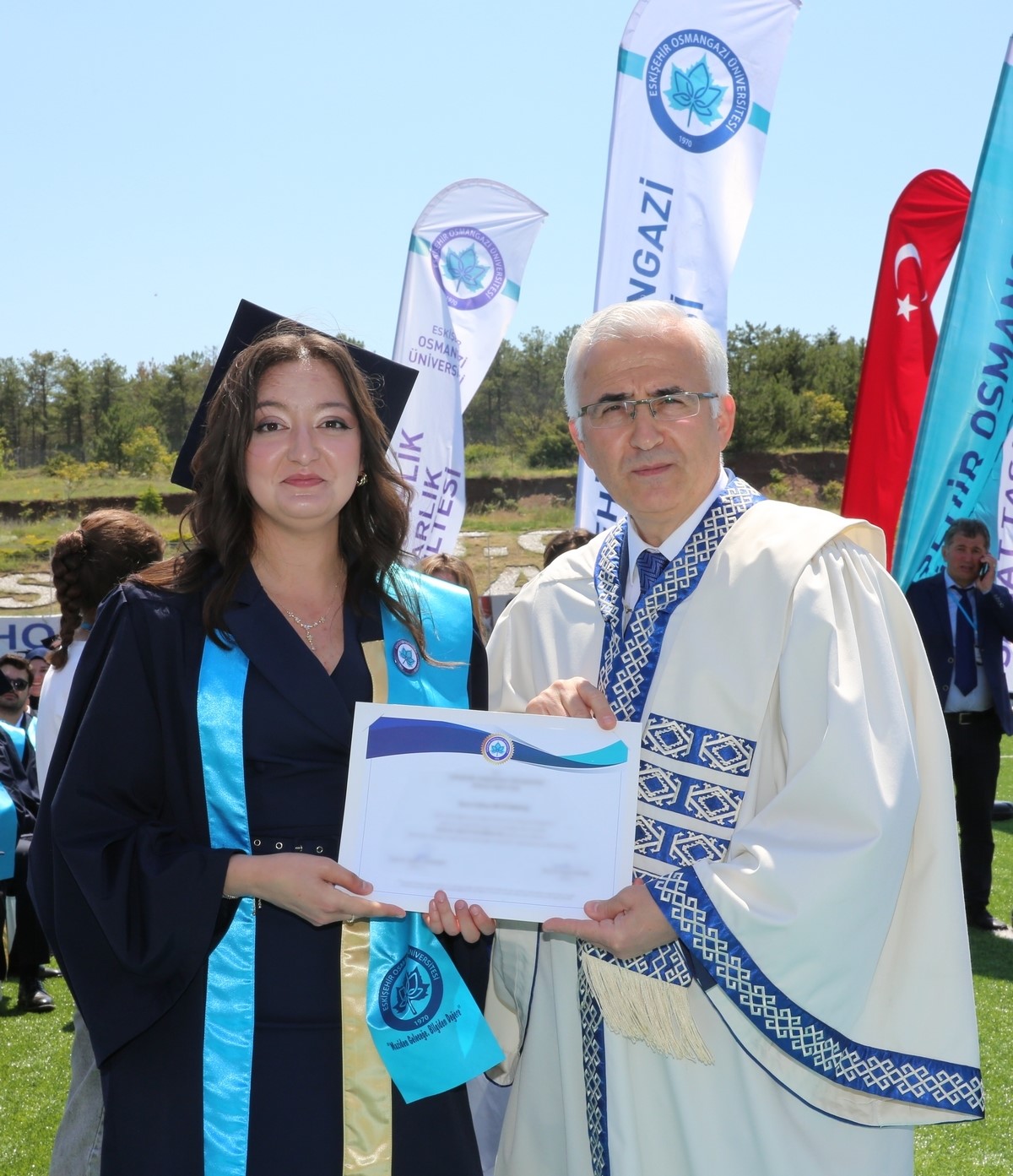 ESOG&Uuml;&rsquo;de mezuniyet coşkusu yaşandı