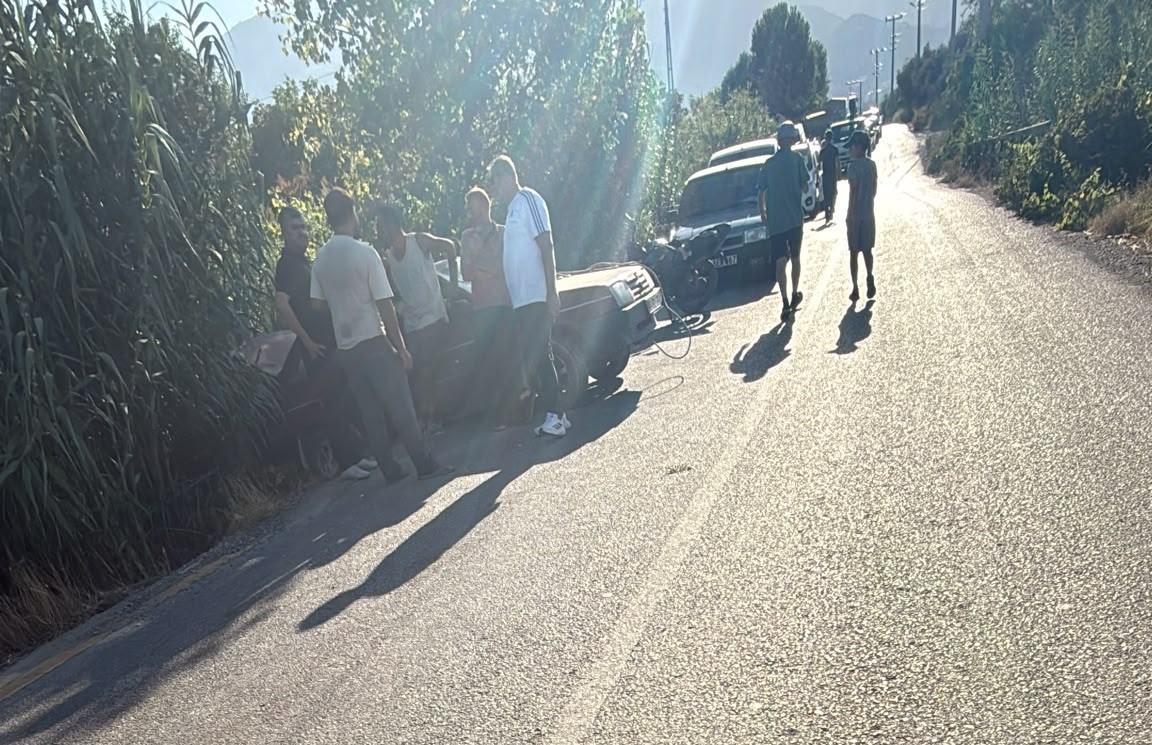 Bozdoğan&rsquo;da otomobil, kamyonla &ccedil;arpıştı: 1 yaralı