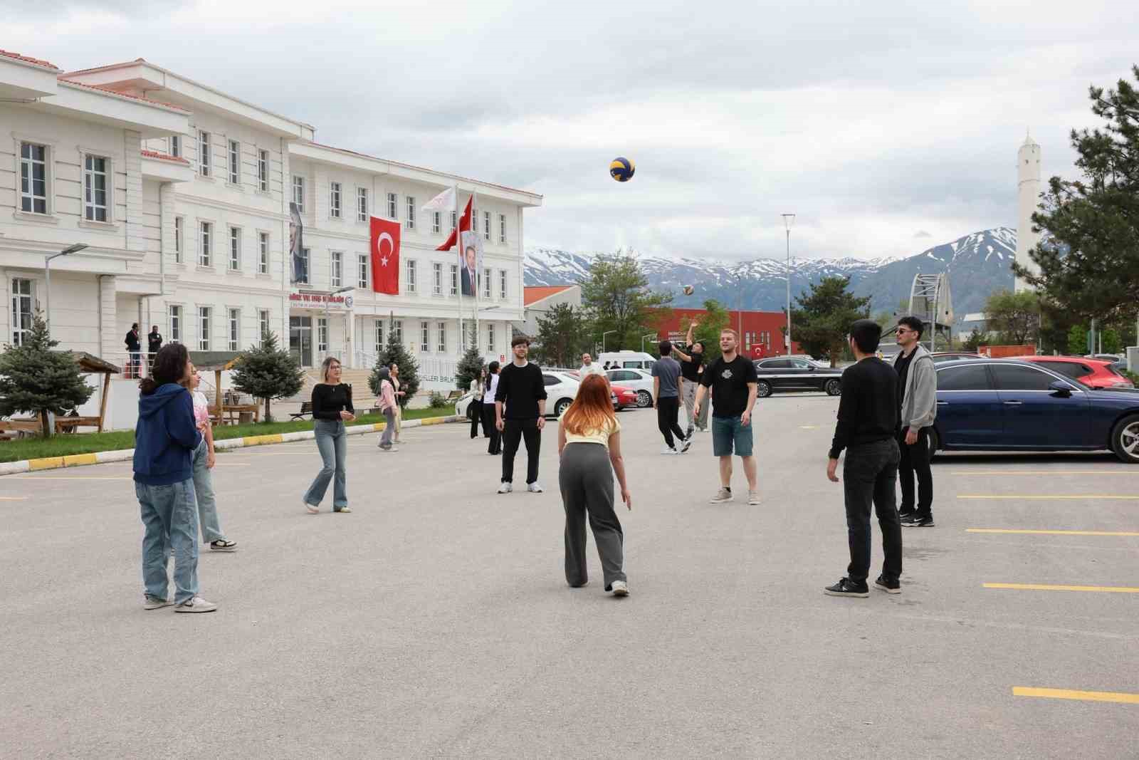 Erzincan&rsquo;da &ouml;ğrencilerle birlik ve dayanışma pikniği