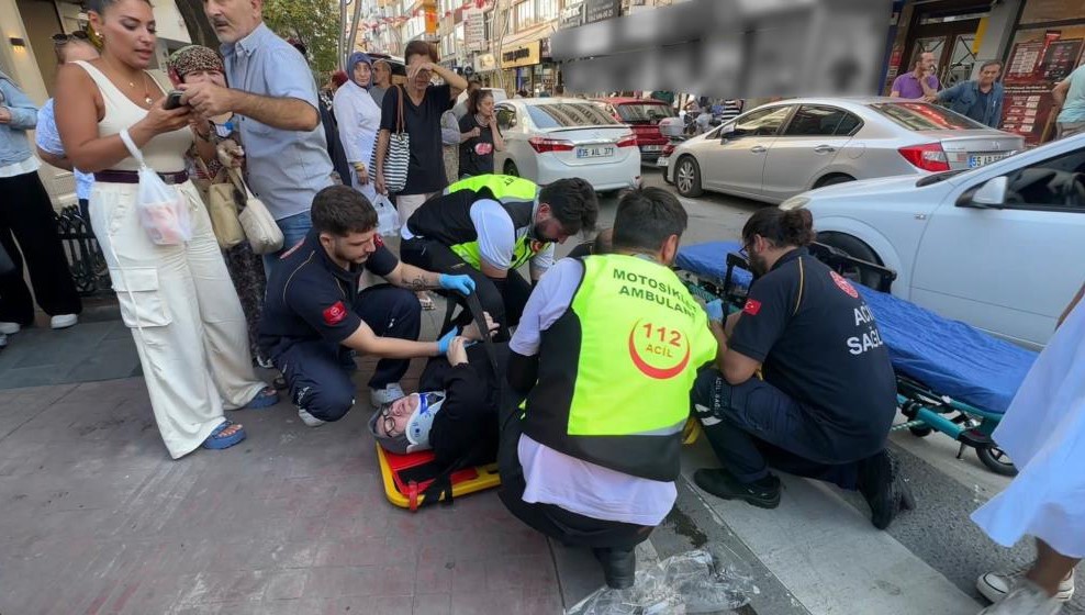 Samsun’da yaşlı kadın ile torununa otomobilin çarptığı anlar kamerada