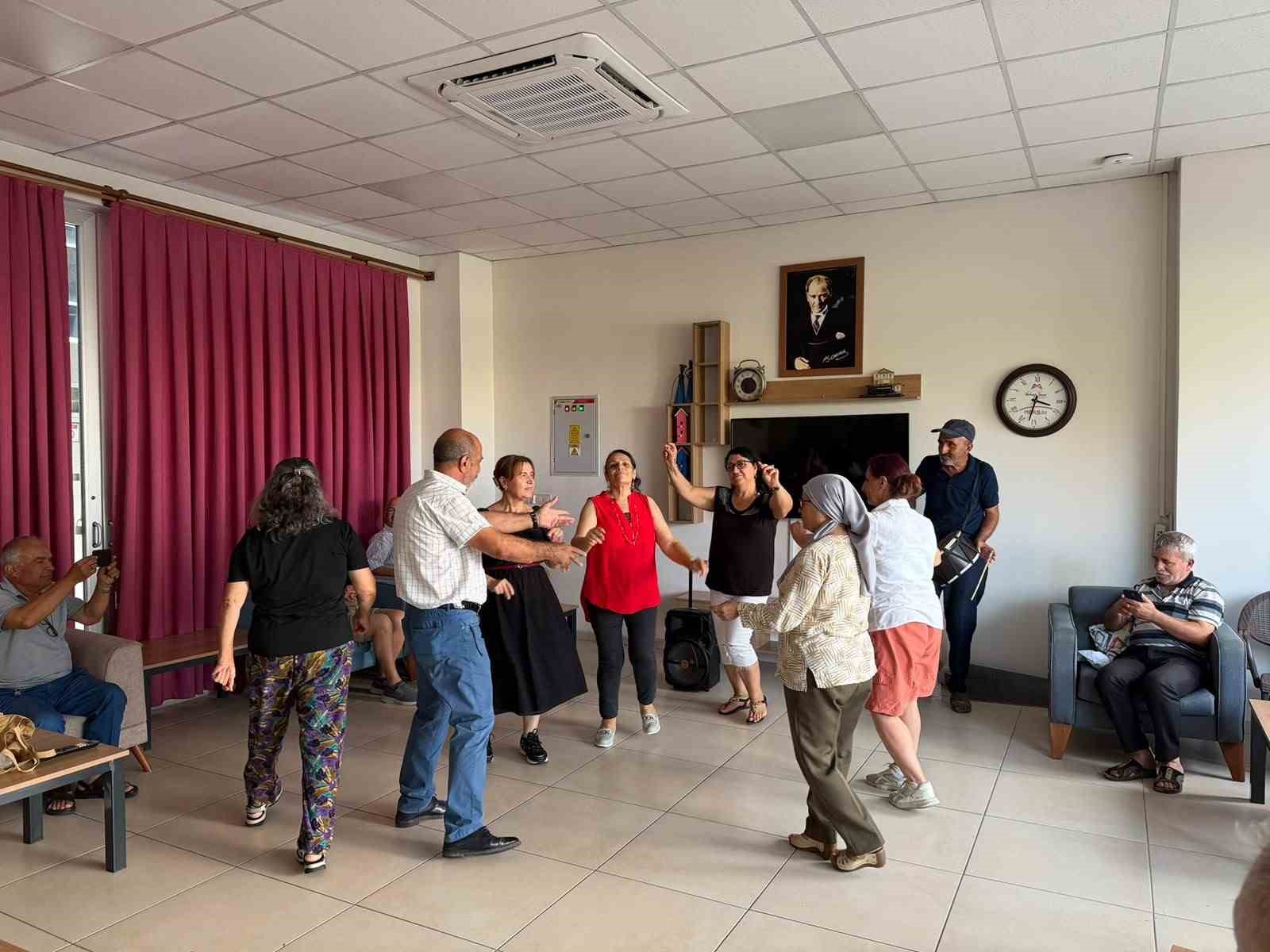 Mersin’de Emekliler Günü coşkuyla kutlandı