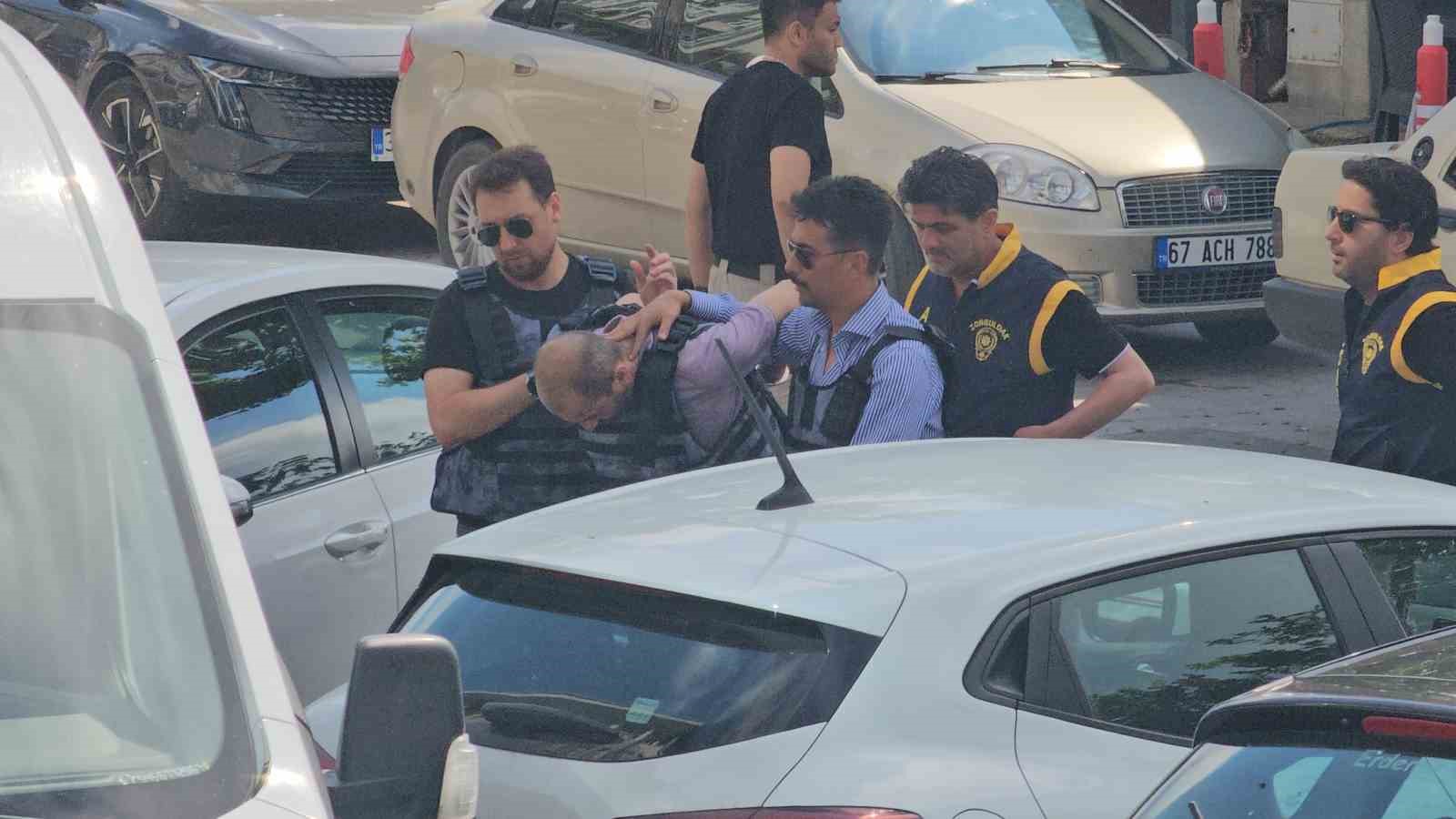 Bı&ccedil;aklı kavgada arkadaşını &ouml;ld&uuml;ren zanlı tutuklandı