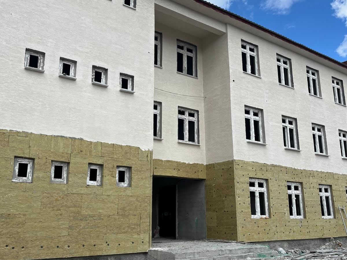 Kars&rsquo;ta eğitim yatırımları y&uuml;kseliyor: GAMP Lisesi ve Tarım Lisesi inşaatlarında inceleme