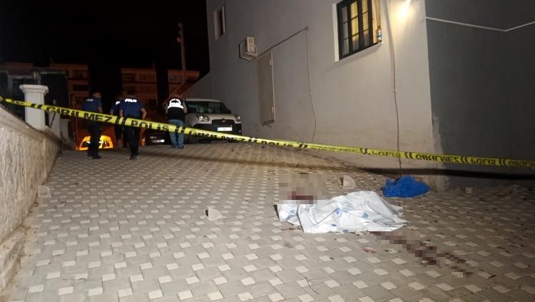 Sevgilisinin eski eşi geldi, pencereden &ccedil;ıkmaya &ccedil;alışırken 3&rsquo;&uuml;nc&uuml; kattan d&uuml;şerek hayatını kaybetti