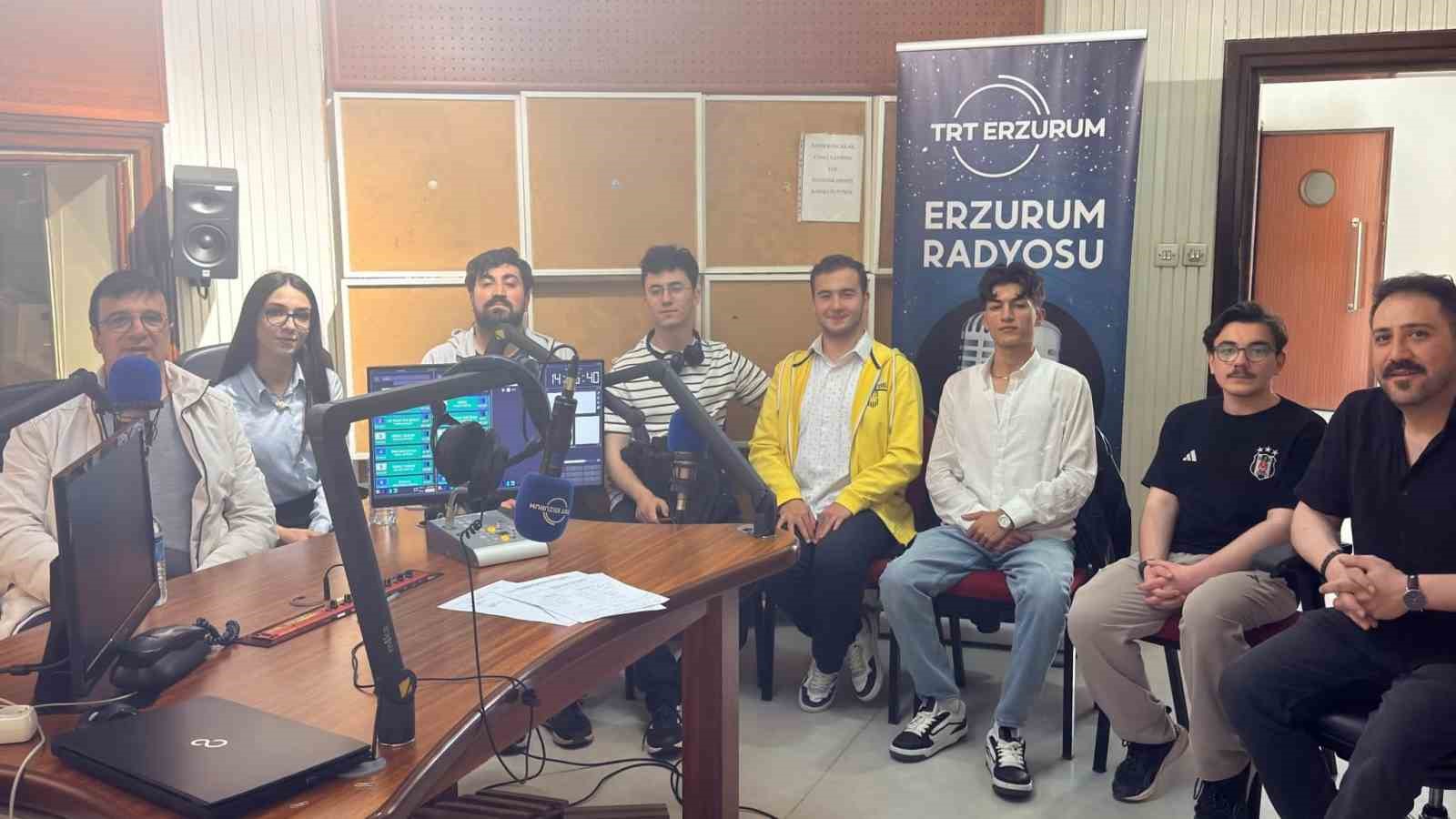 "Son Hasat" tiyatro ekibi TRT Erzurum Radyosu’na konuk oldu