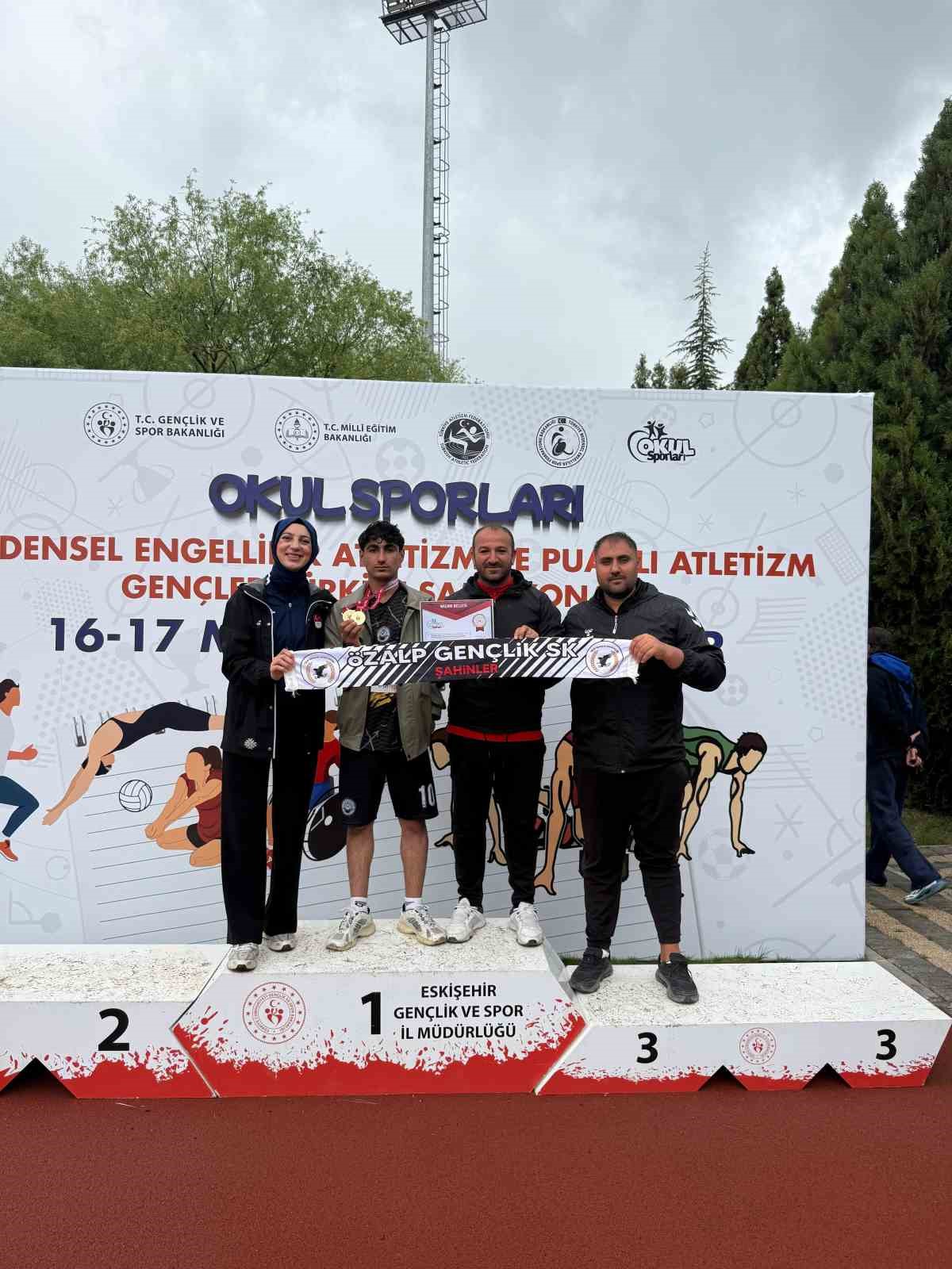 &Ouml;zalplı Ferhat &Ccedil;ıkar T&uuml;rkiye birincisi oldu