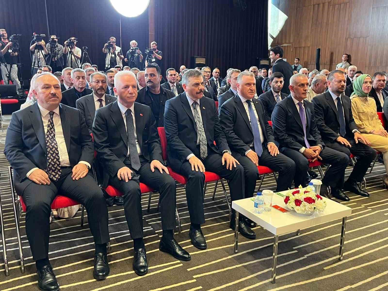 Gen&ccedil;lik ve Spor Bakanı Bak: "T&uuml;rkiye futbolunun, T&uuml;rk sporunun g&uuml;&ccedil;l&uuml; olmasını istiyoruz"