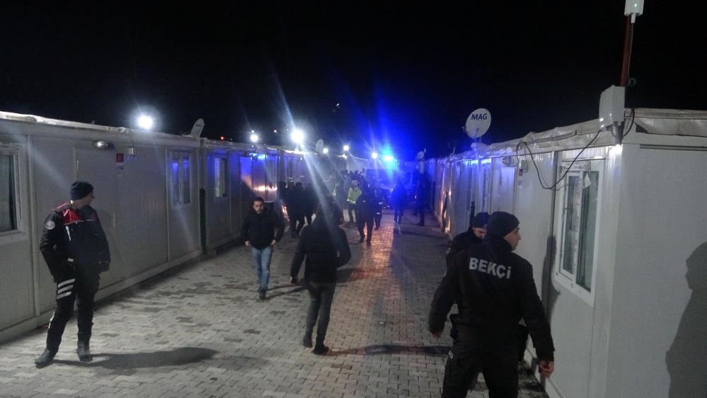 Malatya&rsquo;da polise kılı&ccedil;lı saldıran şahsa 18 yıl 11 ay hapis