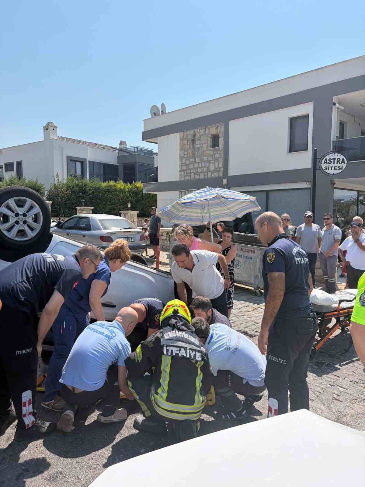 Kuşadası’ndaki kazada ters dönen otomobilin sürücü yaralandı