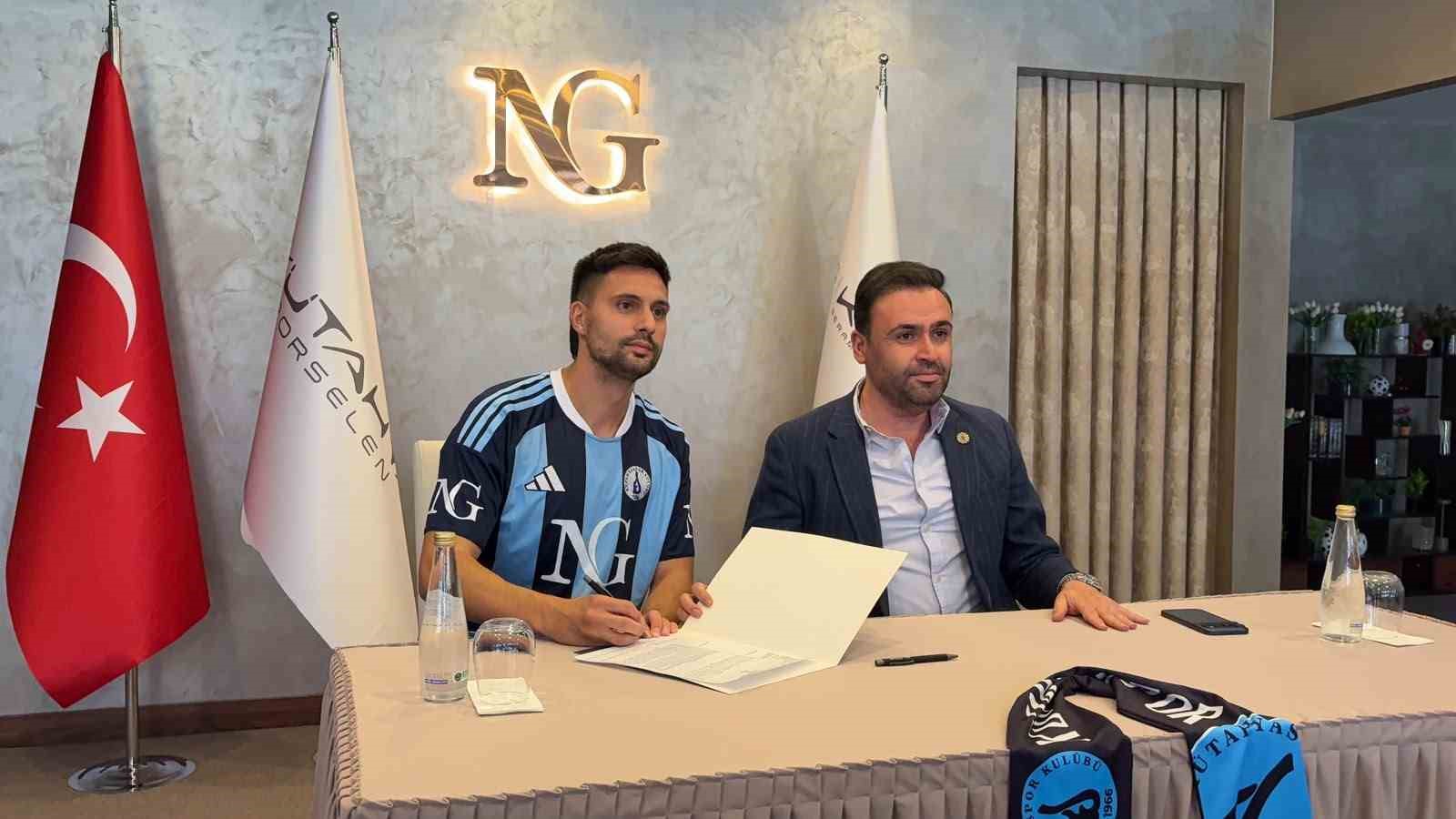 K&uuml;tahyaspor, Tarkan Serbest&rsquo;i kadrosuna kattı