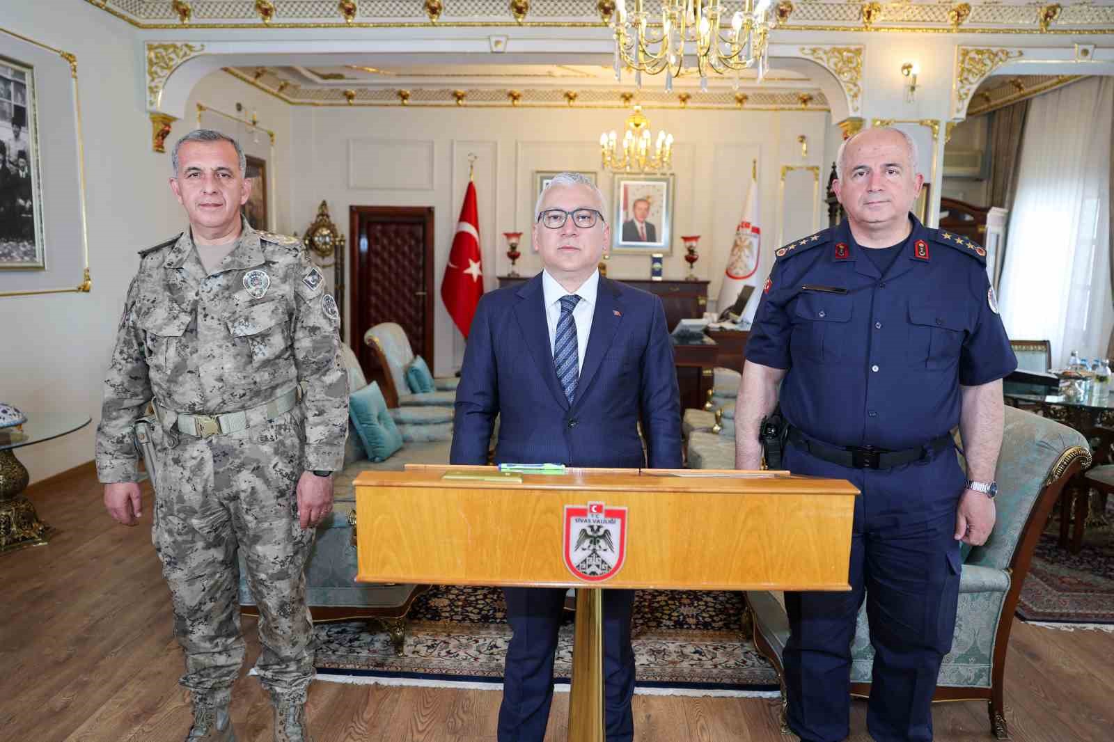 Vali Şimşek: "Vatandaşlarımızın huzuru ve g&uuml;venliği i&ccedil;in ahada olmaya devam edeceğiz"