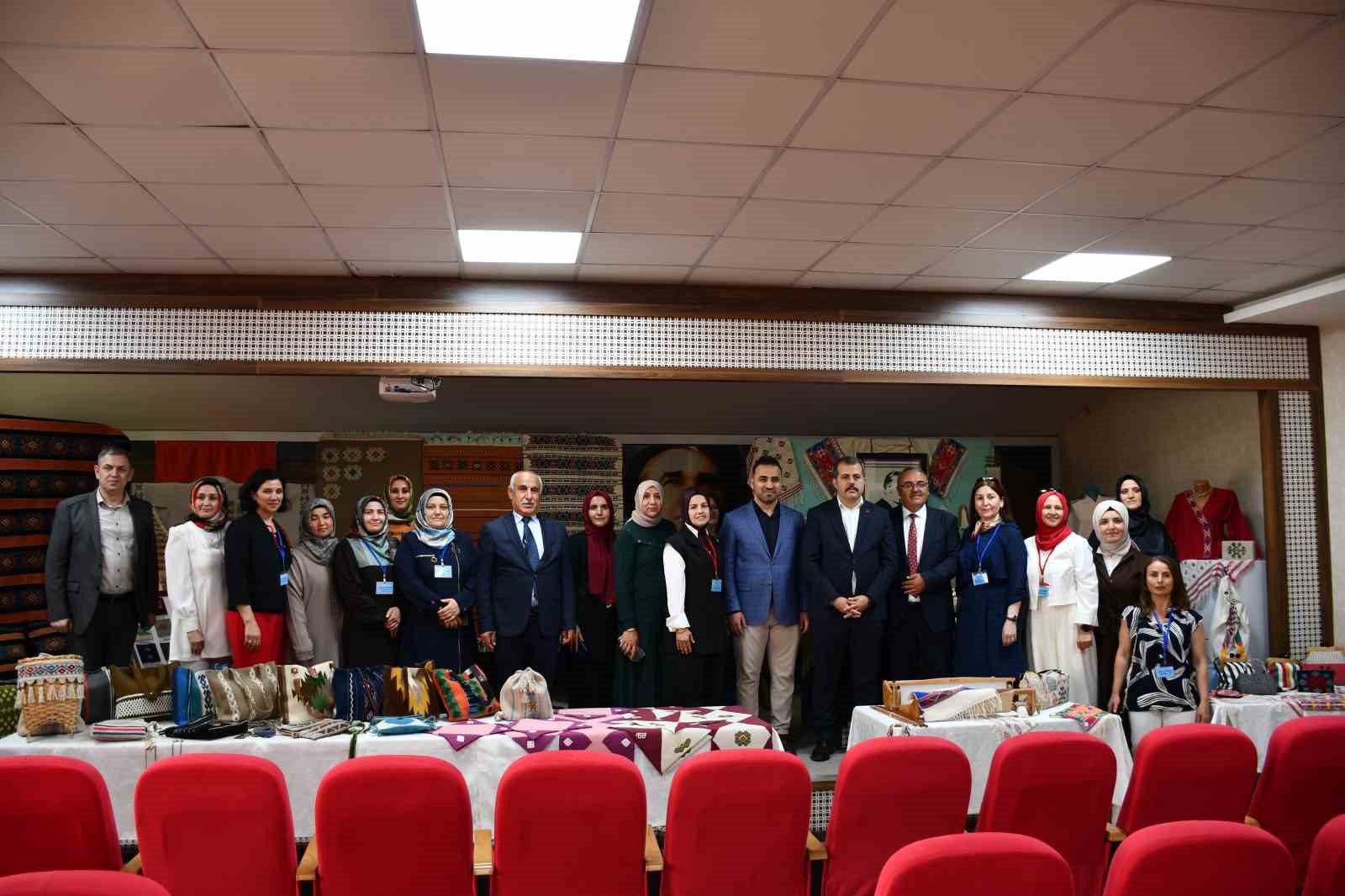 Vezirköprü’de el emeği ürünler yıl sonu sergisi