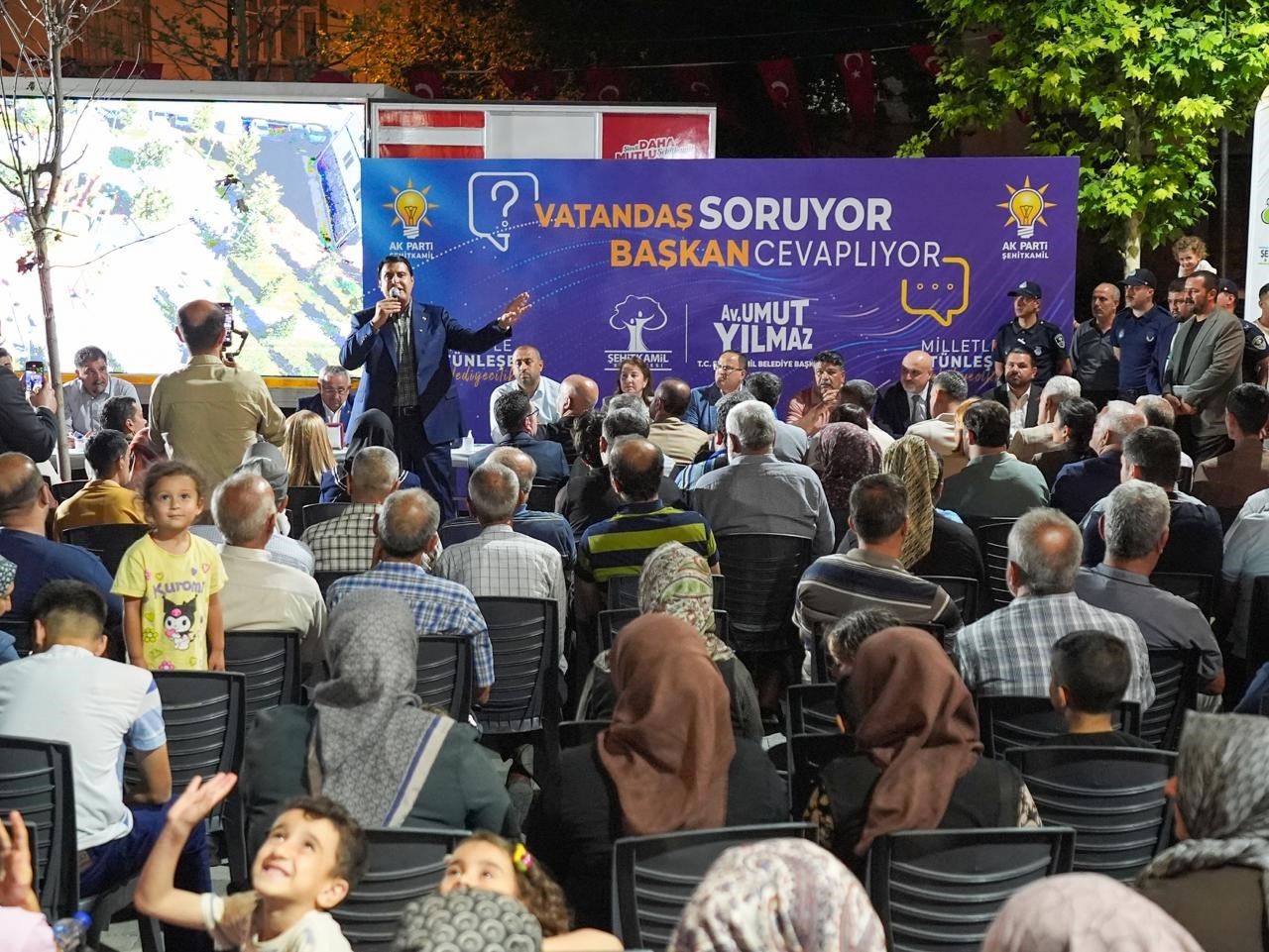 Yılmaz, Yamaçoba ve 29 Ekim Mahallelerinde vatandaşlarla buluştu