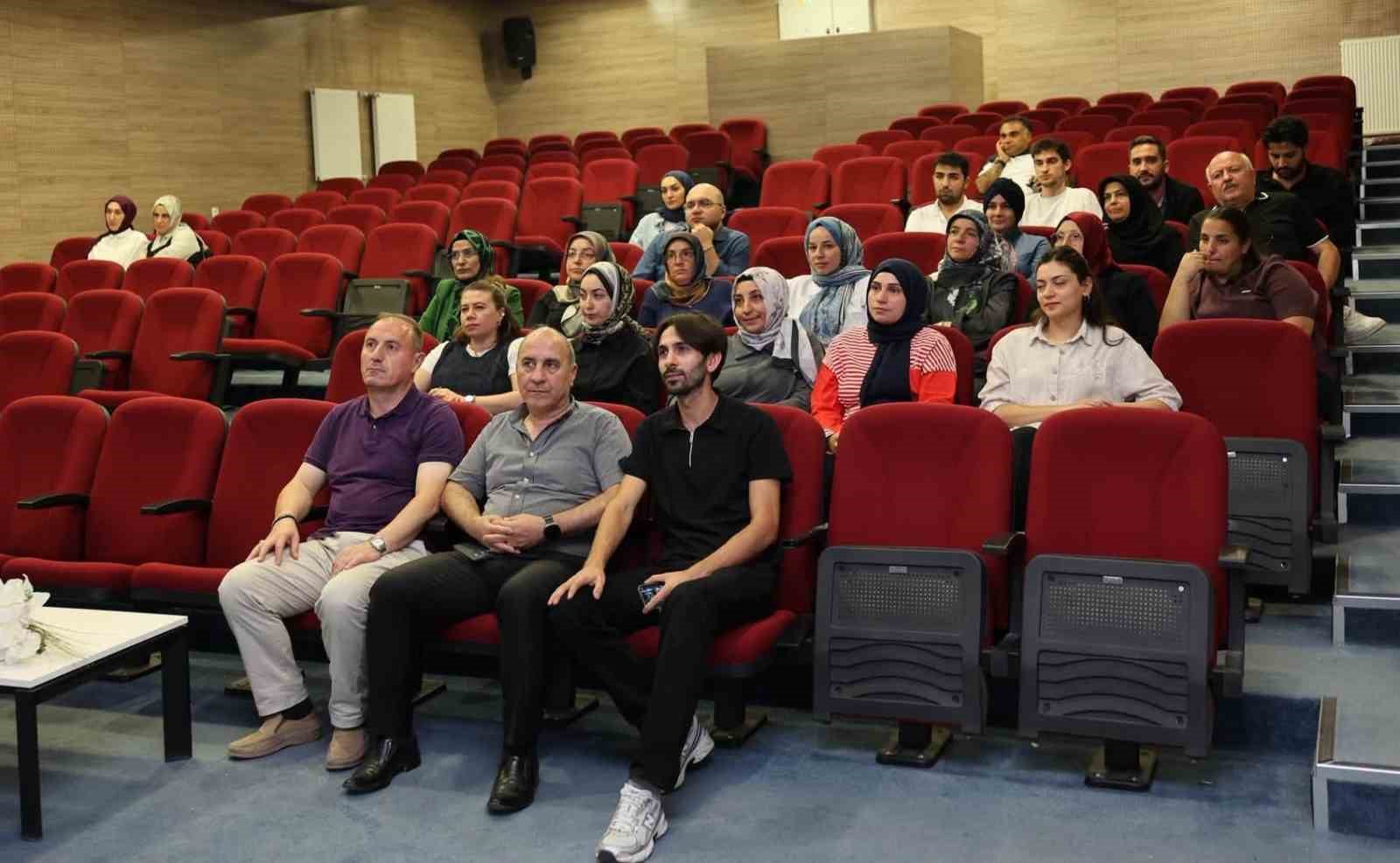 Bayburt’ta sağlık çalışanlarına liderlik eğitimi verildi