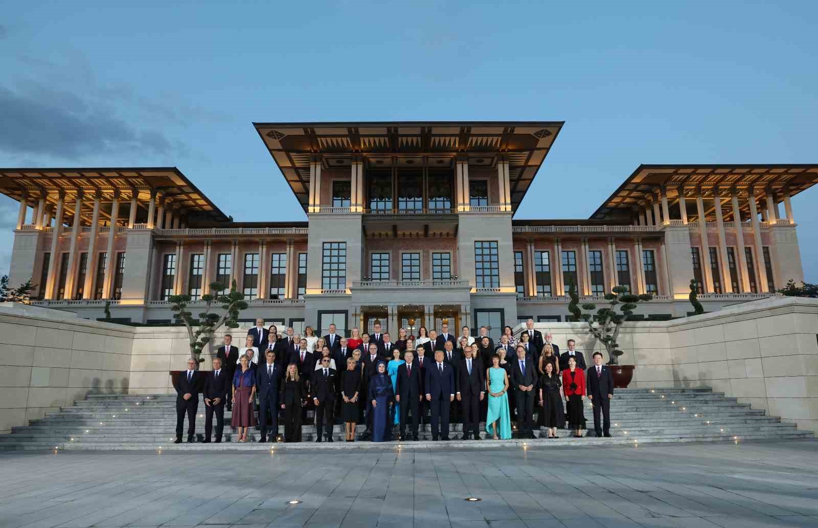 NATO liderleri Külliye’de aile fotoğrafında buluştu