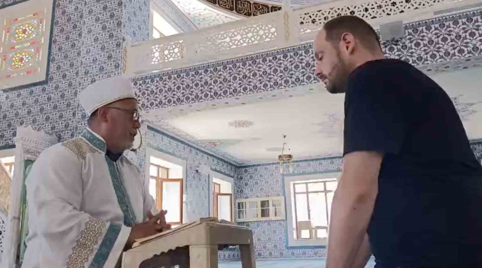 Türk bayraklı nişanın ardından Alman damat Müslüman oldu