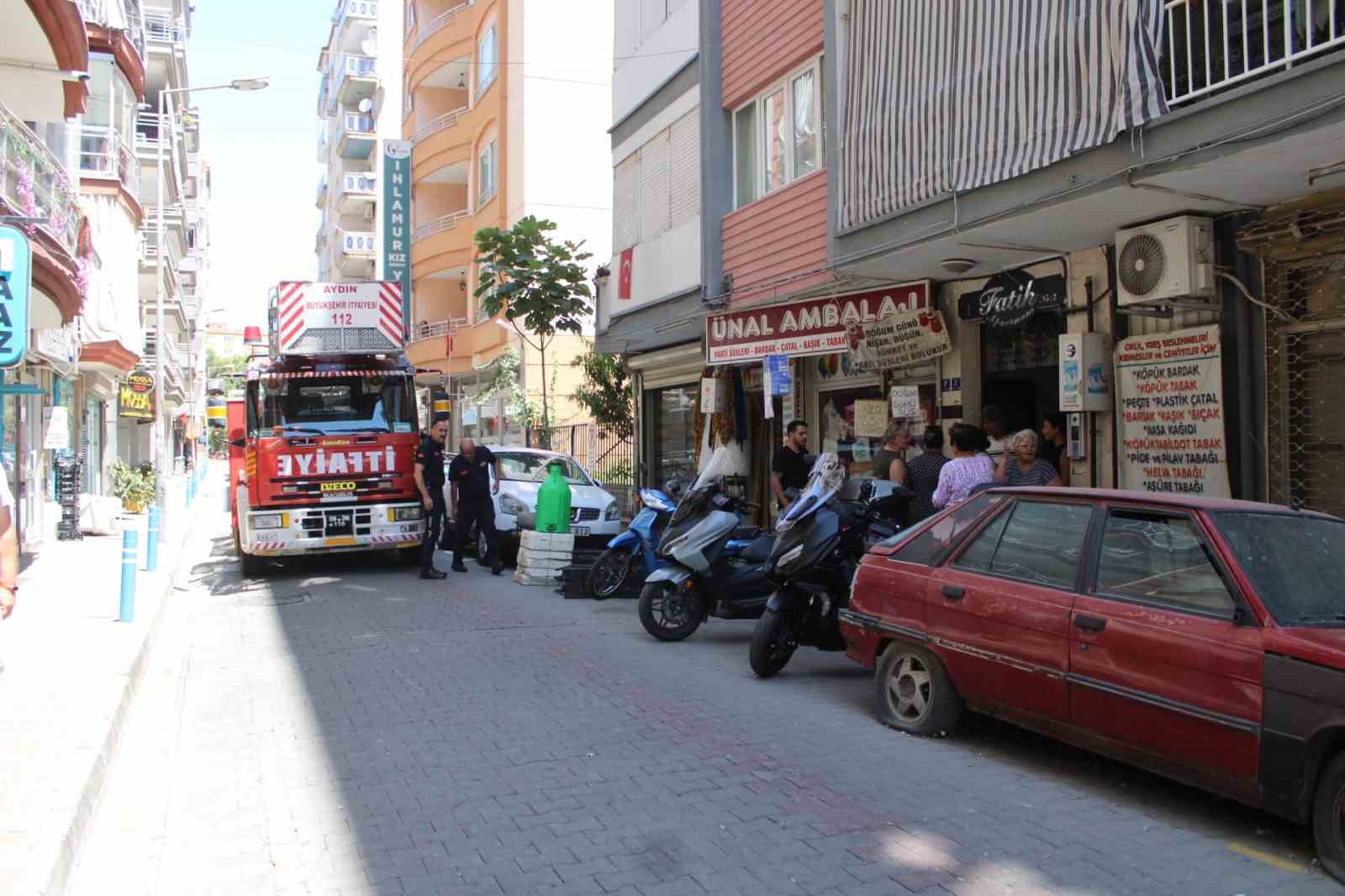 Ailesi &ouml;ld&uuml; sandı, yaşlı kadın hastaneden &ccedil;ıktı