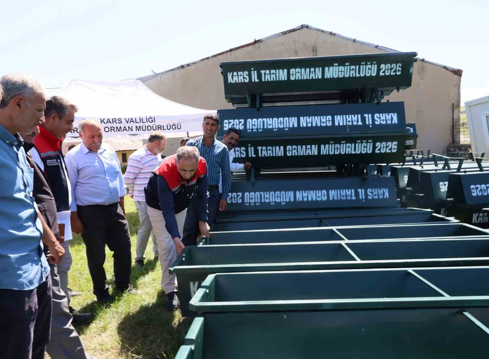 Kars&rsquo;ta meralara modern altyapı desteği: Hayvan i&ccedil;me suyu sıvatlarının dağıtımı başladı
