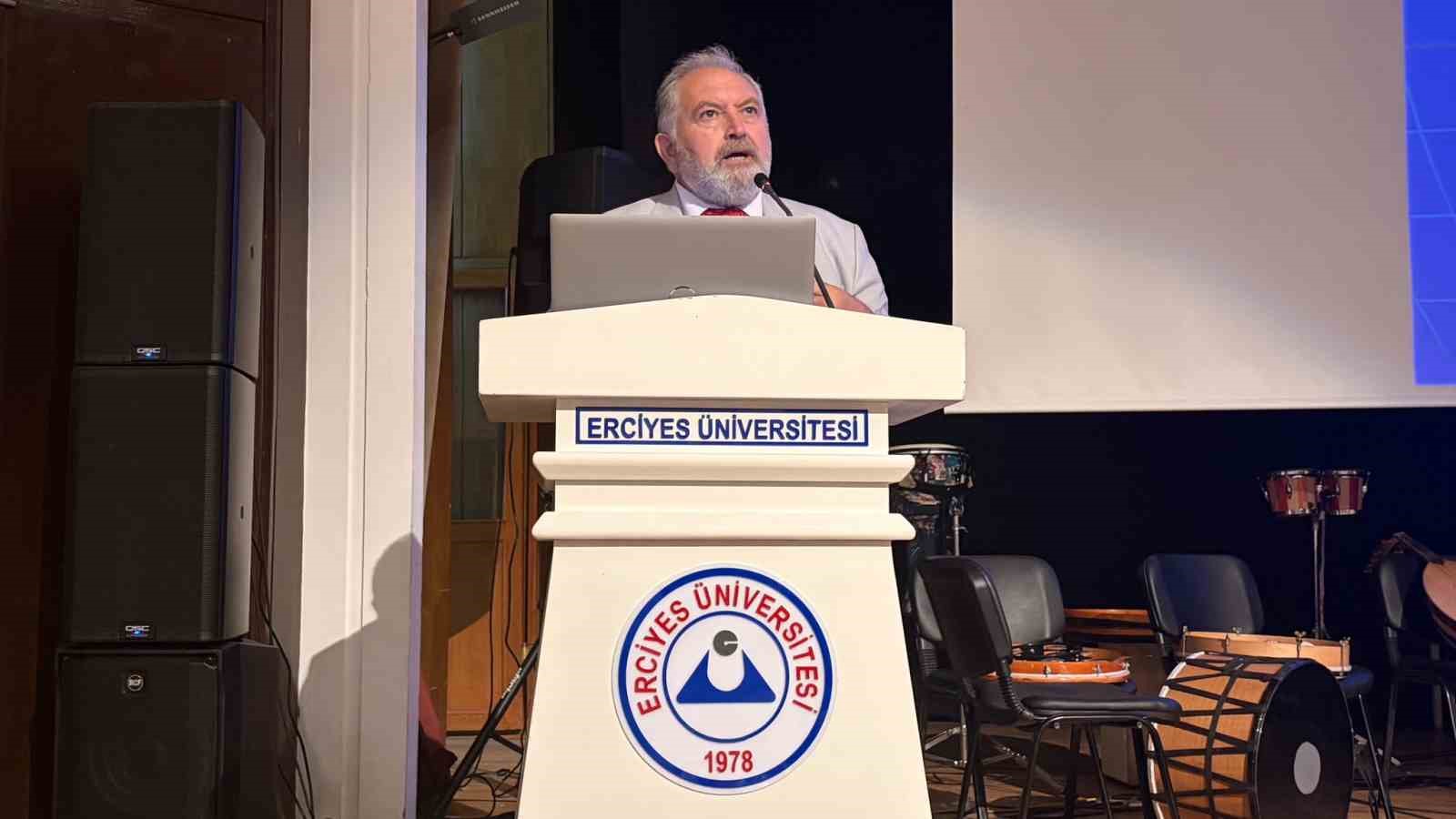 Kayseri’de talasemi hastaları ve aileleri konserde moral buldu