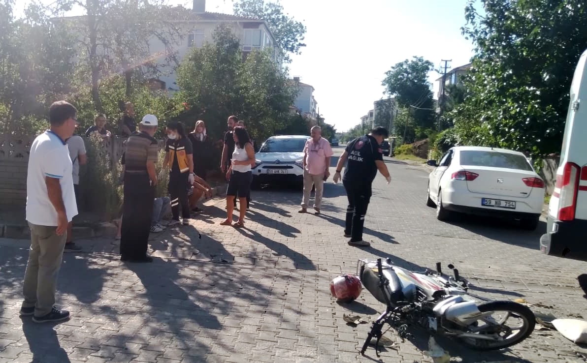 Muratlı’da motosiklet ile otomobil çarpıştı: 1 yaralı
