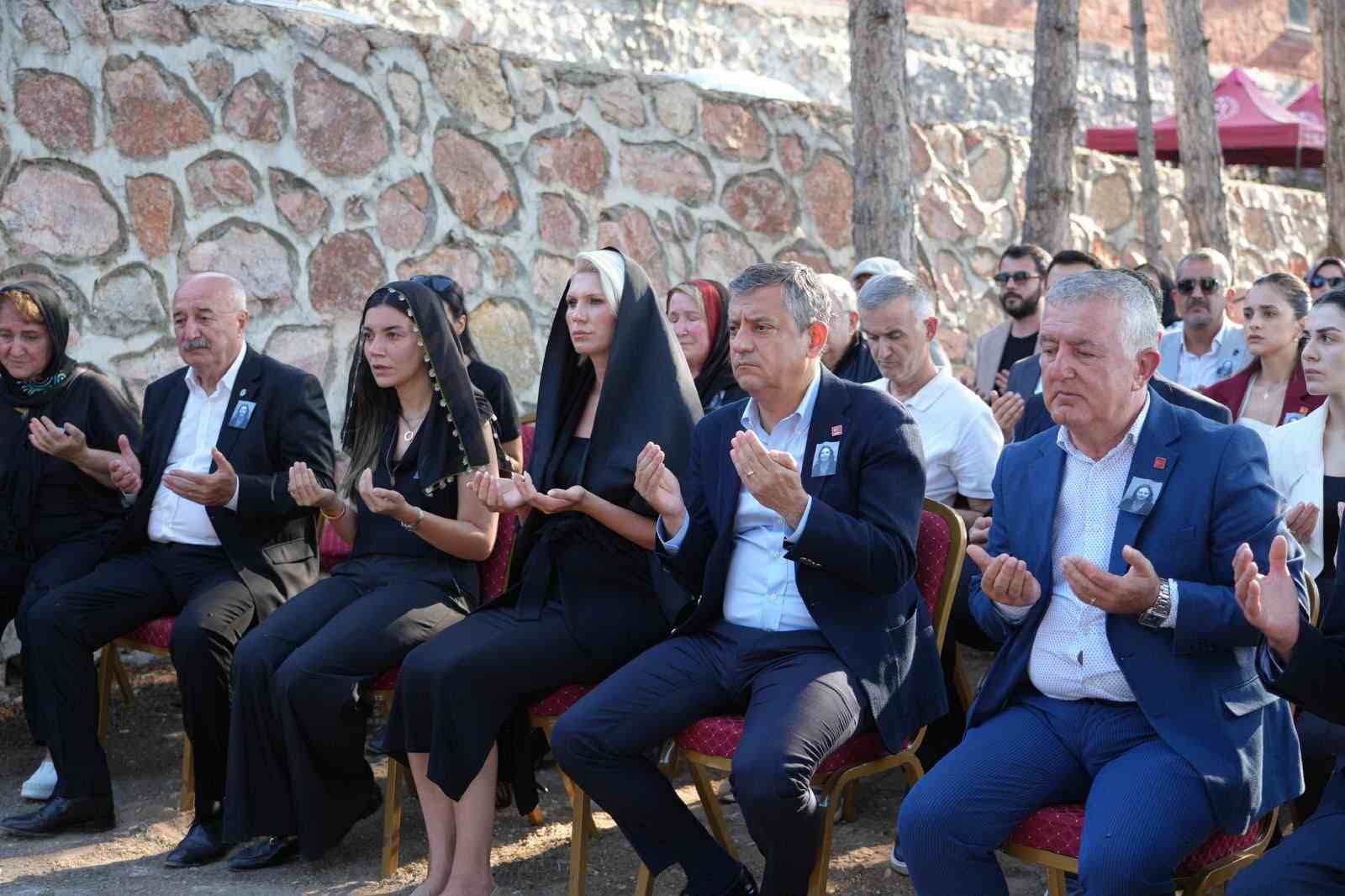 Prof. Dr. Lale Karabıyık’ı anma programına CHP Grup Başkanı Özgür Özel de katıldı