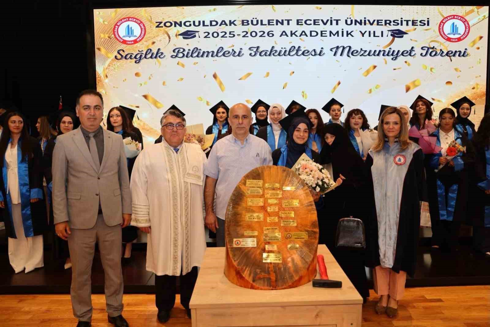 BEUN’da geleceğin hemşireleri, fizyoterapistleri ve sosyal hizmet uzmanları mezun oldu