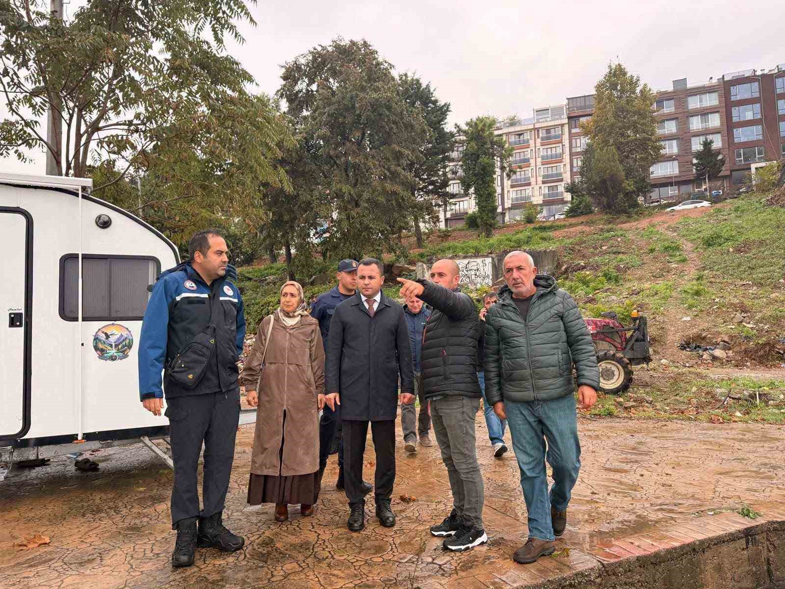 Fırtına sonrası balık&ccedil;ı barınağında hasar incelemesi