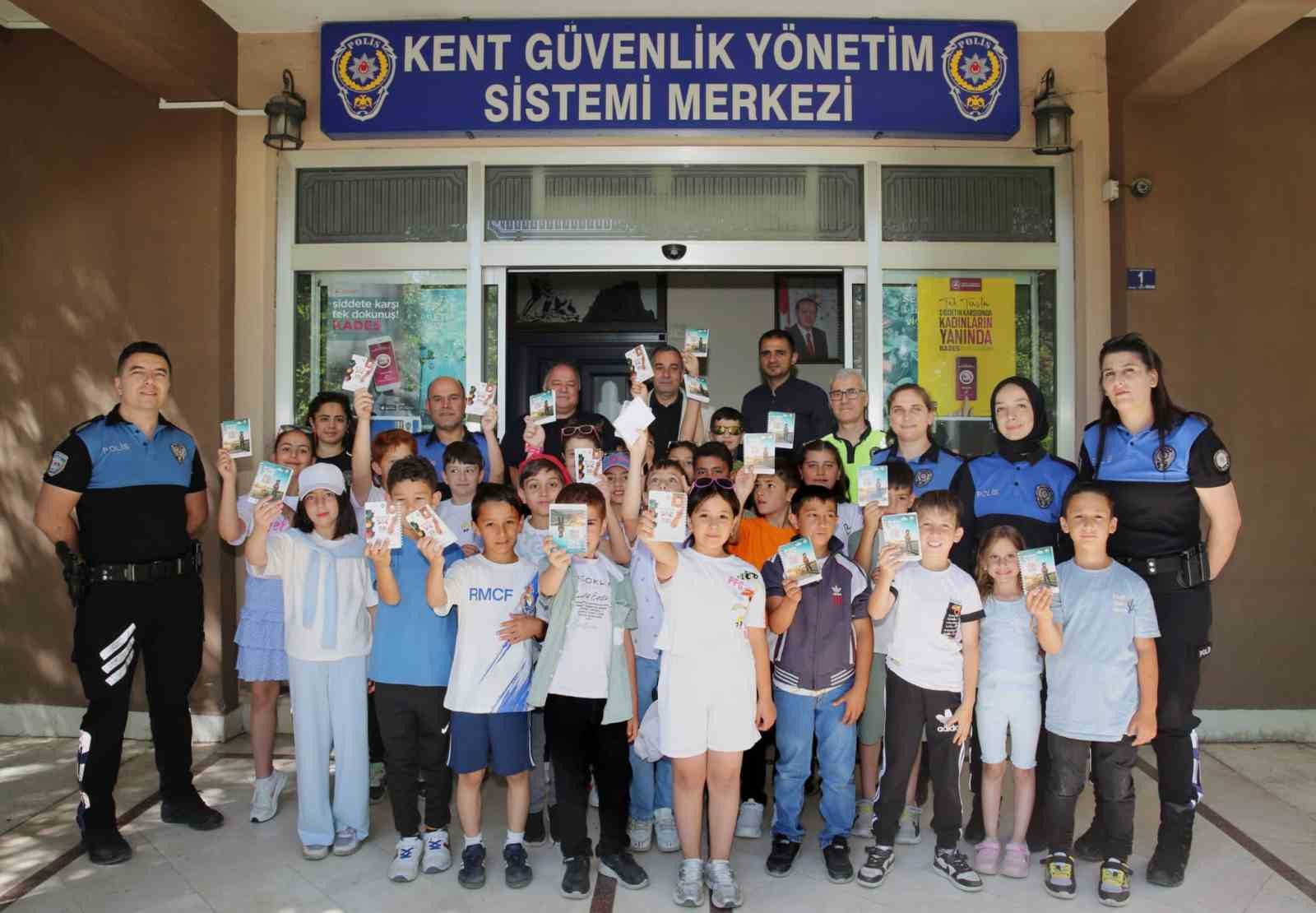 Polisten miniklere eğitim