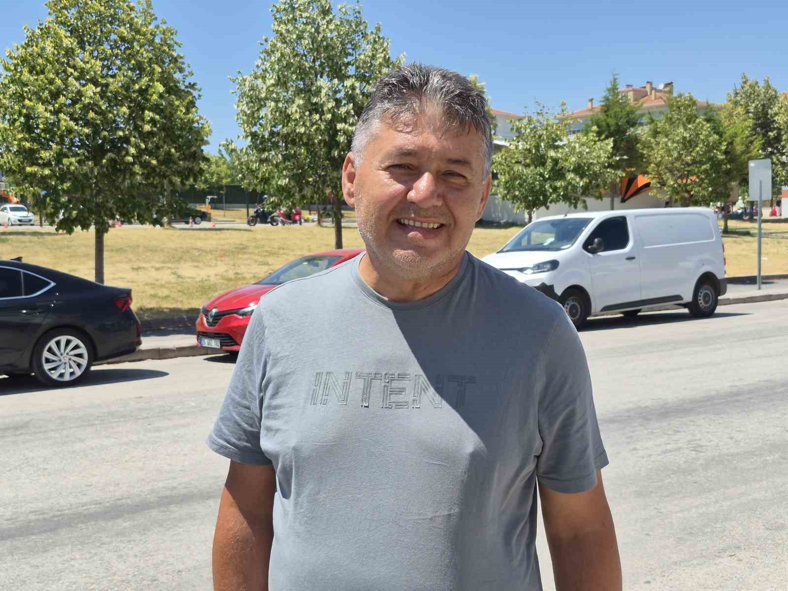 Direksiyon eğitmenleri, s&uuml;r&uuml;c&uuml; adaylarına verilen 16 saatlik eğitimi yetersiz buluyor
