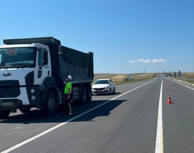 Kars&rsquo;ta şehirler arası yollarda trafik denetimleri s&uuml;r&uuml;yor