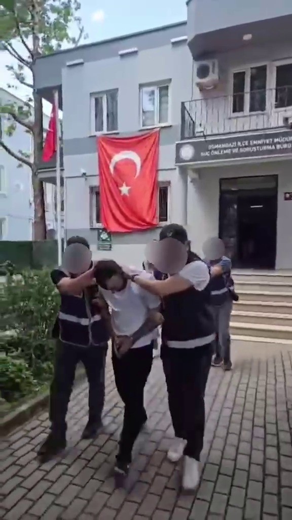 Bursa’da uyuşturucu operasyonu: 1 kiloya yakın esrar ele geçirildi, 4 şüpheli yakalandı