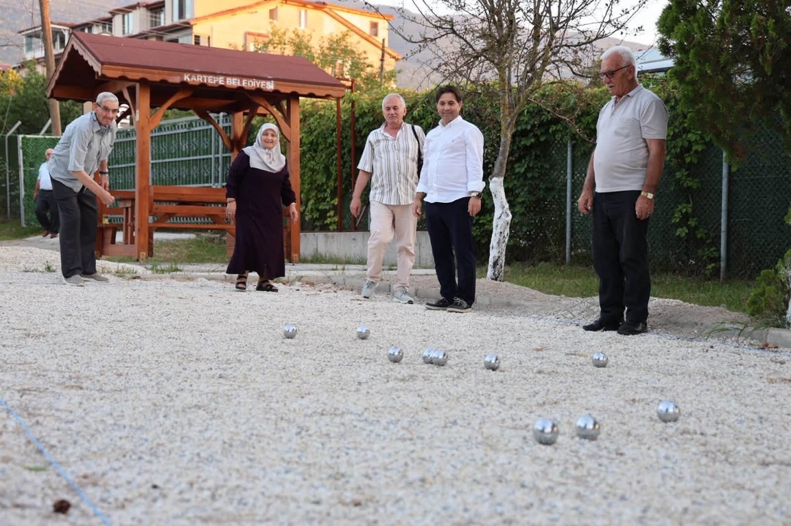 Gençler ile huzurevi sakinleri bir araya geldi