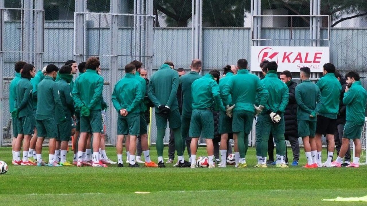 Bursaspor-Shakhtar Donetsk ma&ccedil;ına yoğun ilgi: 15 bin 230 bilet satıldı