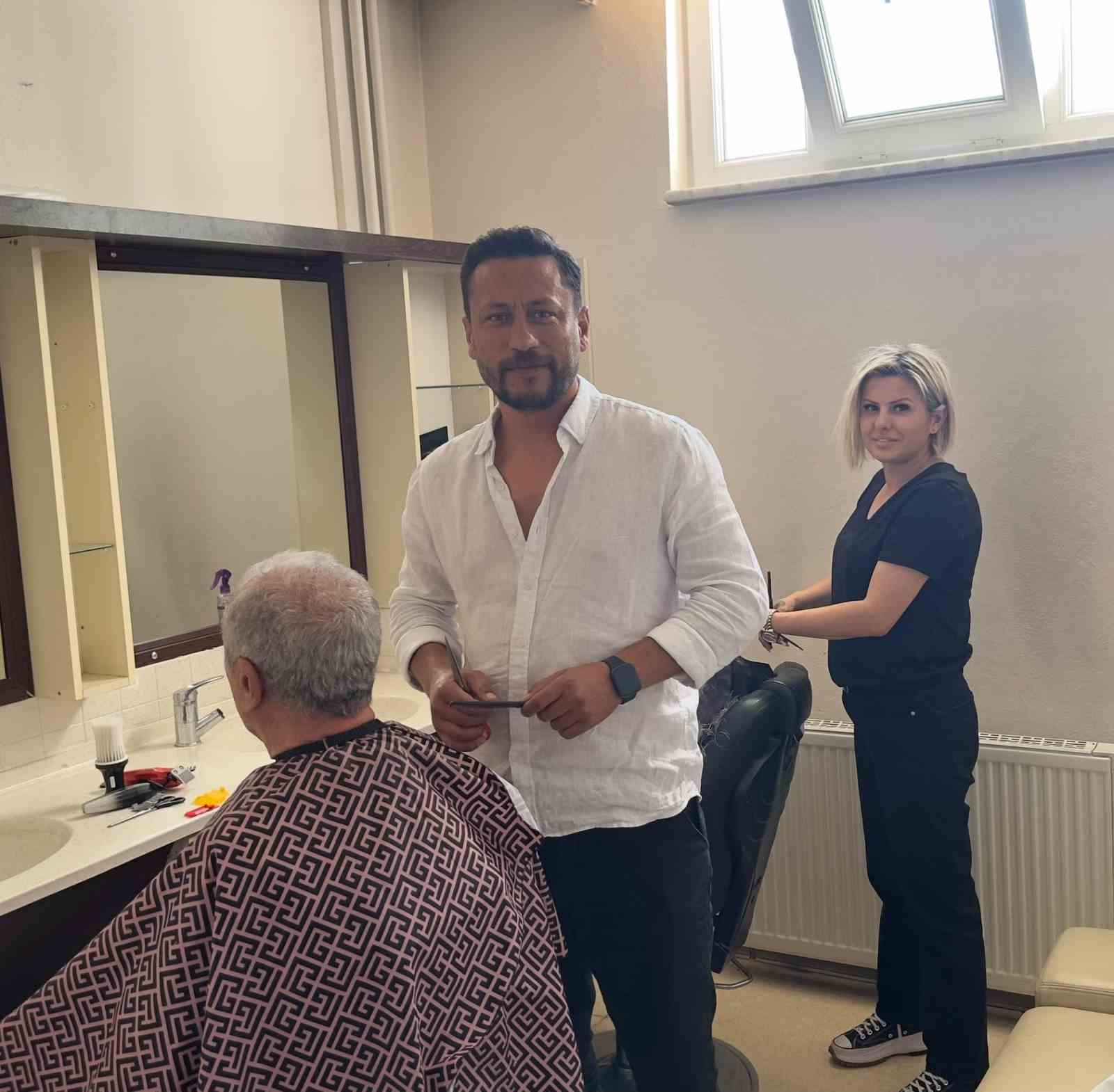 Huzurevi sakinlerinin hayır duasını aldılar