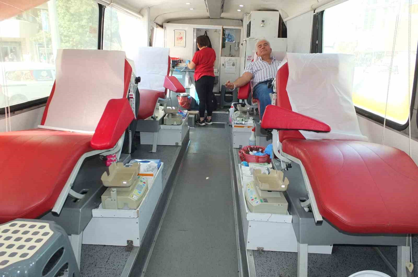Burhaniye’de aşırı sıcaklar kan bağışını olumsuz etkiledi