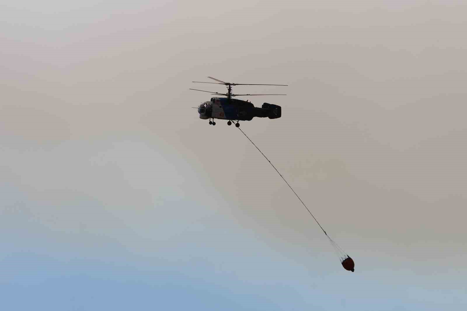 Kozan&rsquo;da orman yangını: 40 ev tahliye edildi, 3 u&ccedil;ak ve 9 helikopter havada