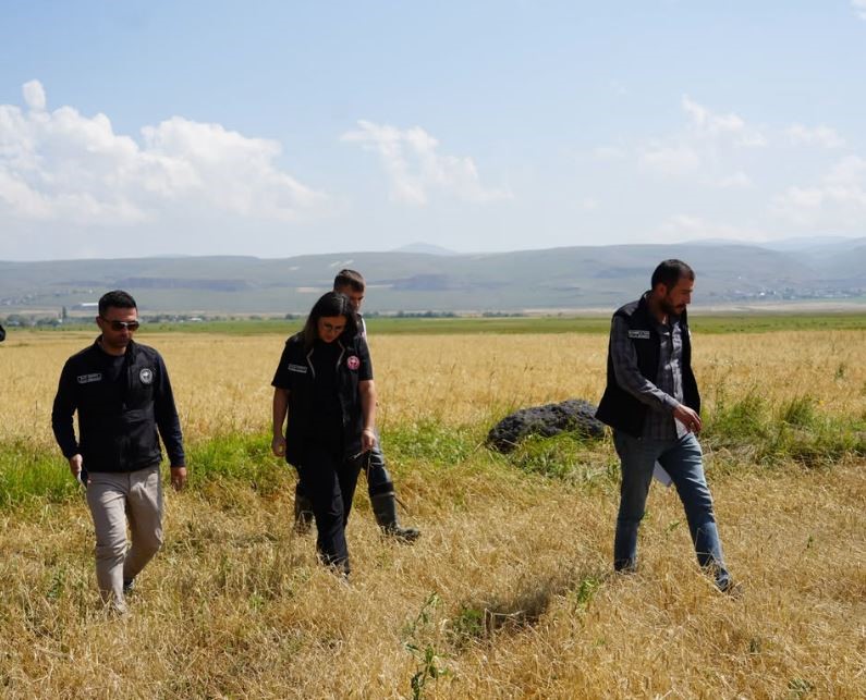 Aşırı yağış ve dolu nedeniyle zarar g&ouml;ren arazilerde hasar tespiti yapıldı