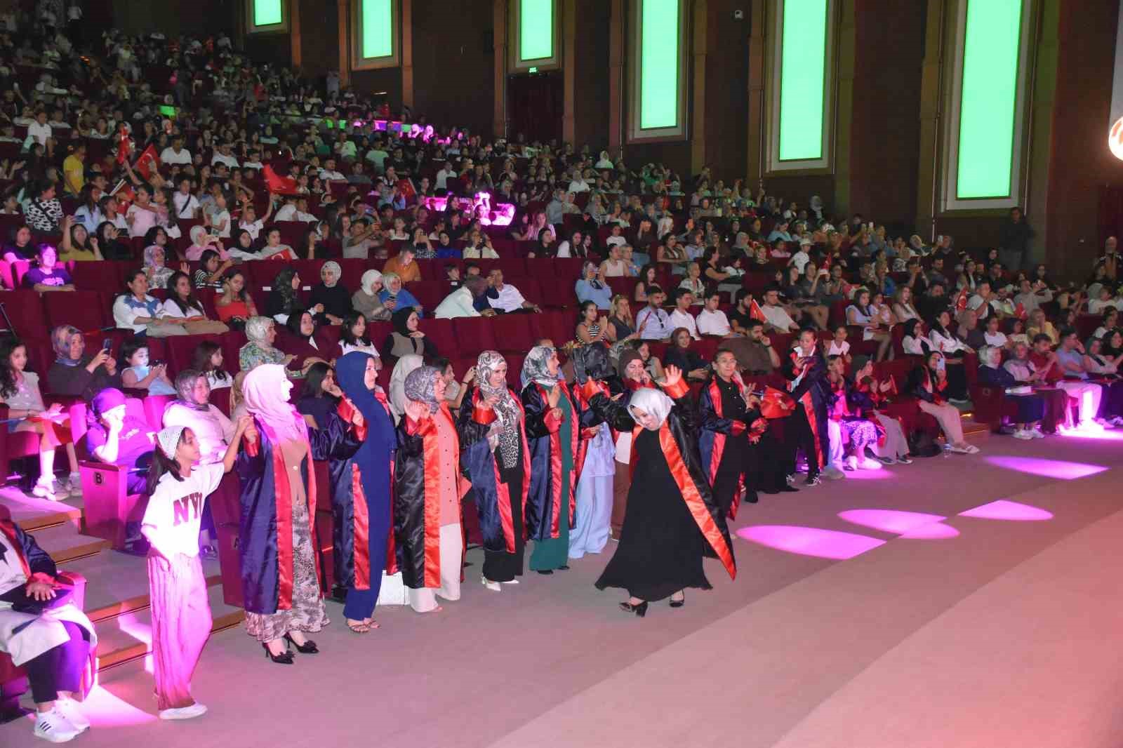 Şahinbey’de mezuniyet coşkusu